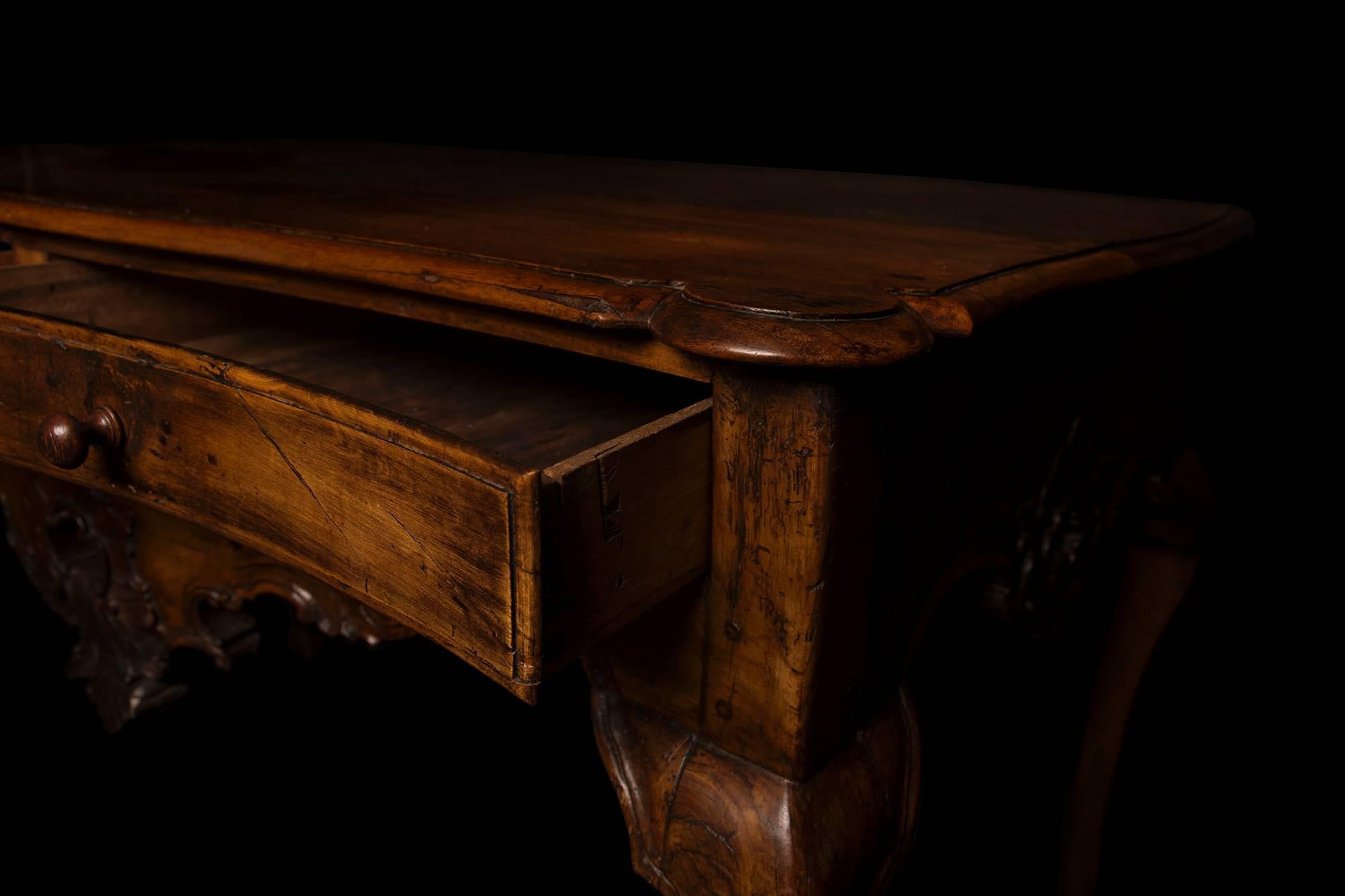 João V King of Portugal, Walnut and Cherrywood Side Table / Desk, 18th Century 1