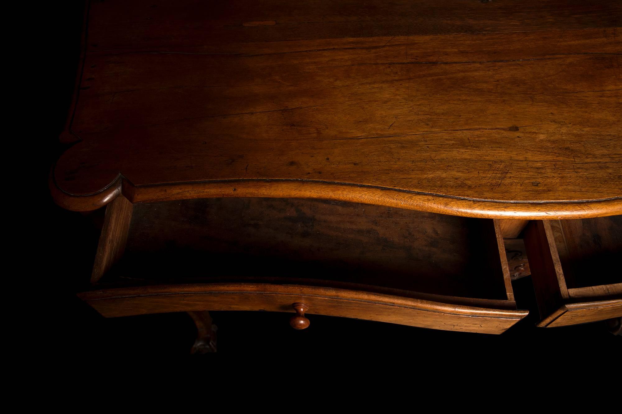 João V King of Portugal, Walnut and Cherrywood Side Table / Desk, 18th Century 3