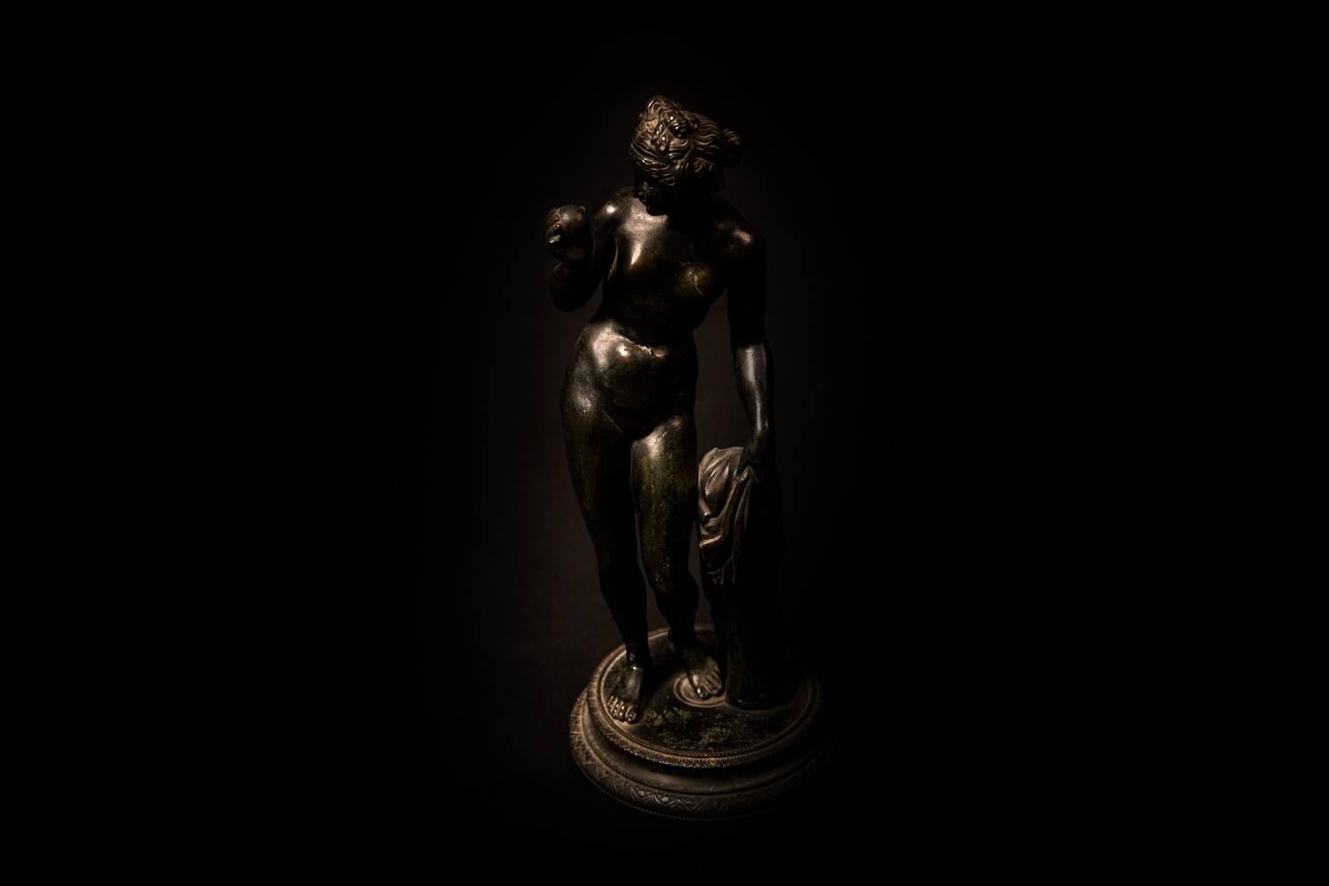 Beautiful grand tour bronze sculpture of Venus. Foundry stamp Chiurazzi, Naples.