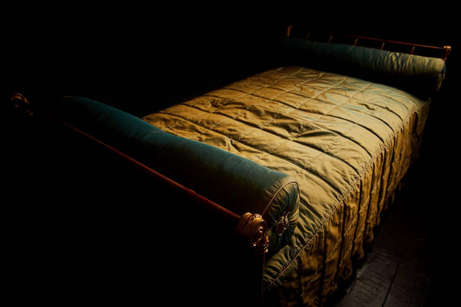 Neoclassical Sumptuous French Faux-Bamboo Gilt Iron Campaign Bed in Green Silk, 19th Century