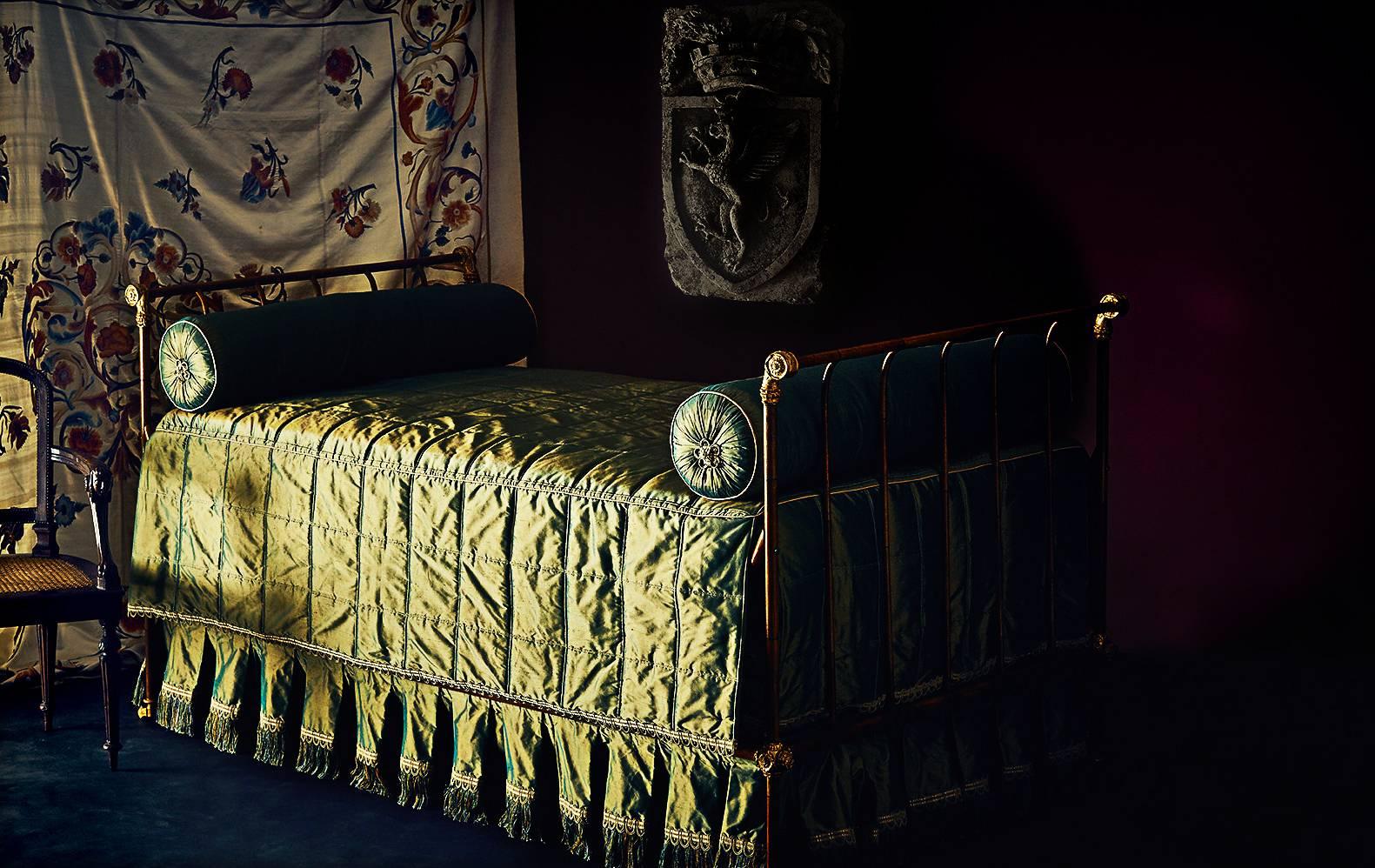 Sumptuous French Faux-Bamboo Gilt Iron Campaign Bed in Green Silk, 19th Century 3