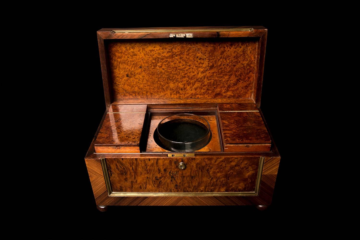 Fine English Regency Brass-Mounted Kingwood and Burr-Yew Tea Caddy, 19th Century In Good Condition In London, GB