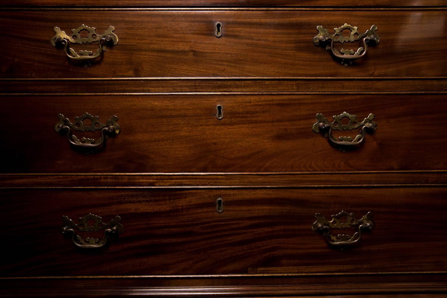 Fine King George II Mahogany Commode on Later Stand by M&M, England 18th Century In Good Condition In London, GB