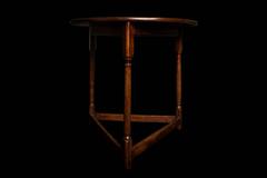 Very Rare King George II Walnut Cricket Table, 18th Century