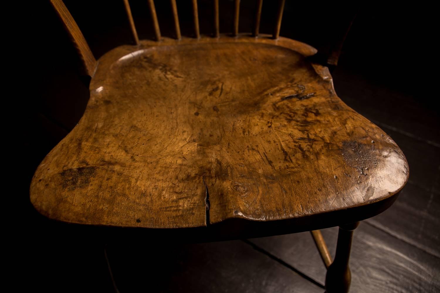 American Rare Pennsylvanian Hickory and Maple 'Windsor' Comb-Back Chair, Mid-18th Century