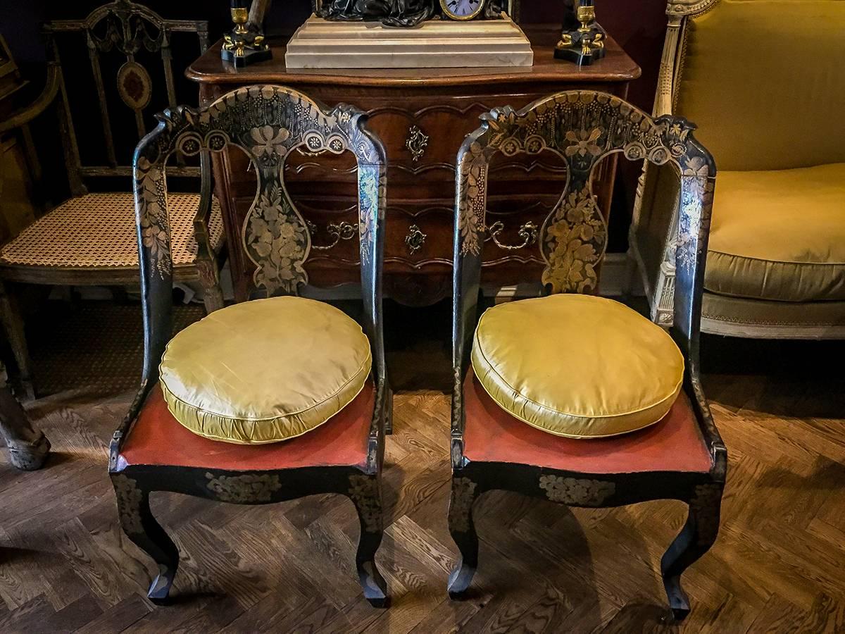 Stylish Pair of Decorative Hand-Painted Anglo-Indian Slipper Chairs 2