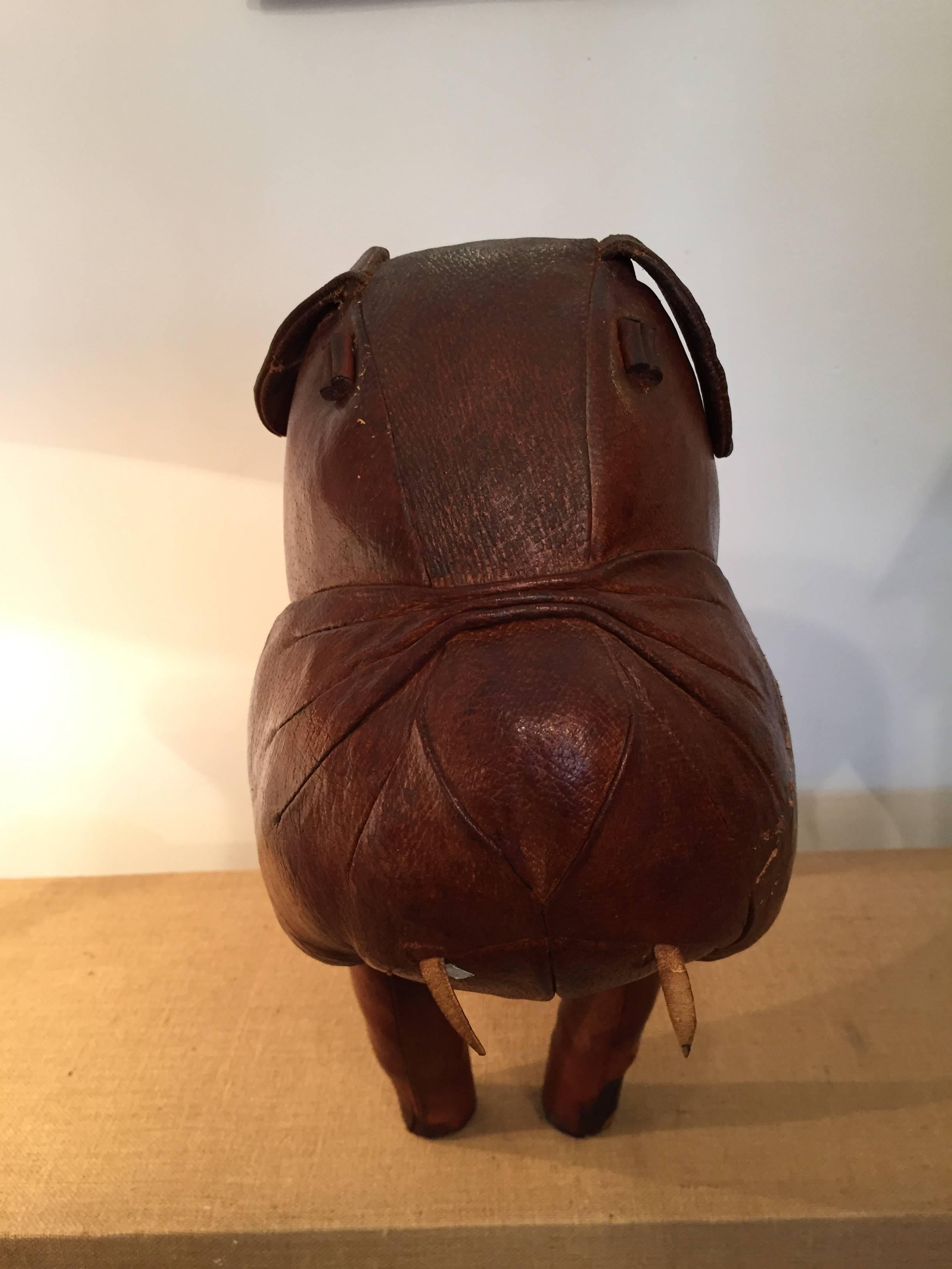 20th Century Dimitri Omersa Leather Dog Footstool for Abercrombie & Fitch In Good Condition In Biarritz, FR