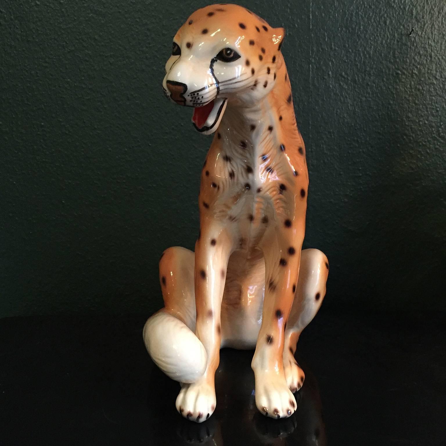 Beautiful leopard in excellent condition.
Hand-painted.
              
