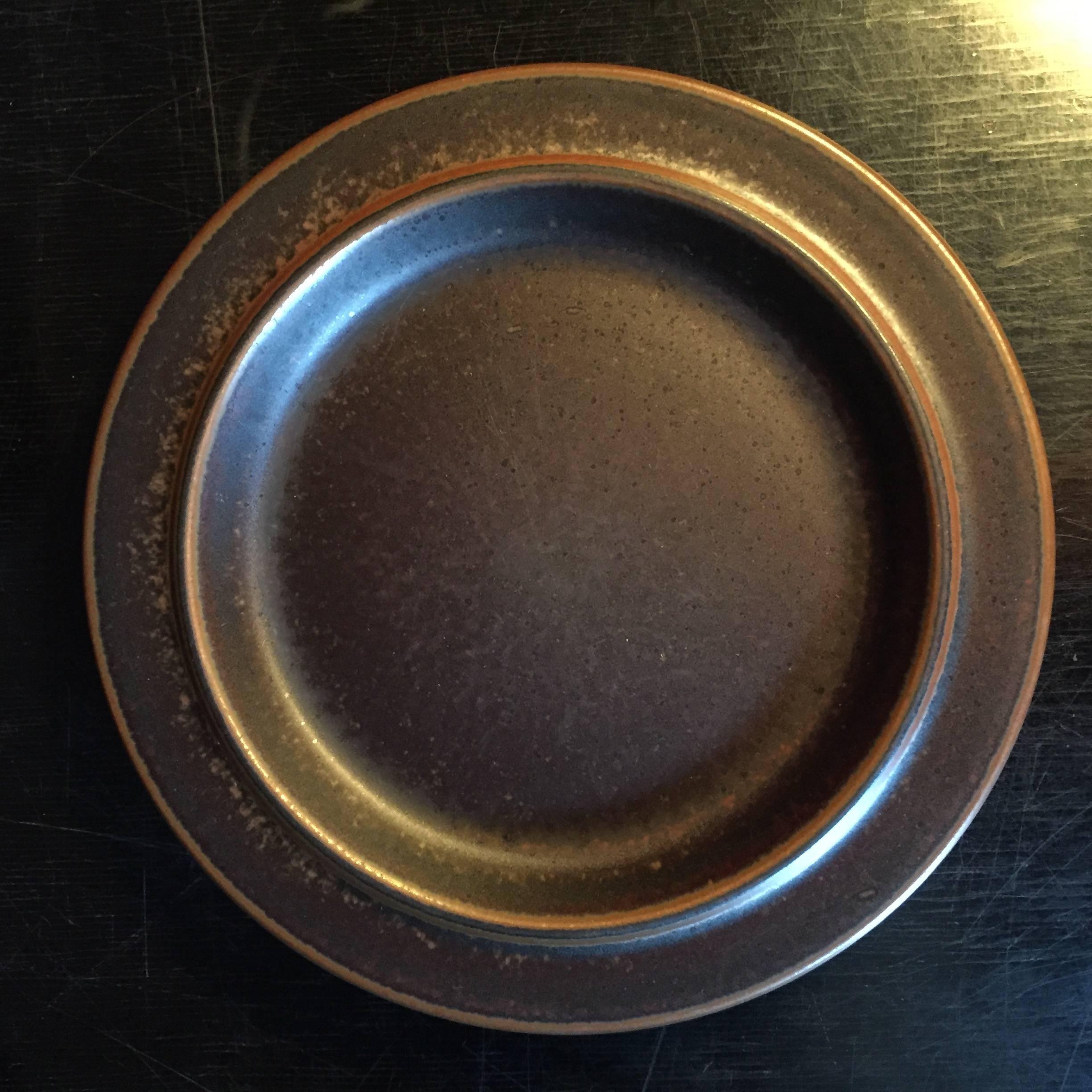 Ruska from Arabia, Brown Stoneware, 15 Lunch Plates, Finnish Design In Good Condition For Sale In Copenhagen, DK
