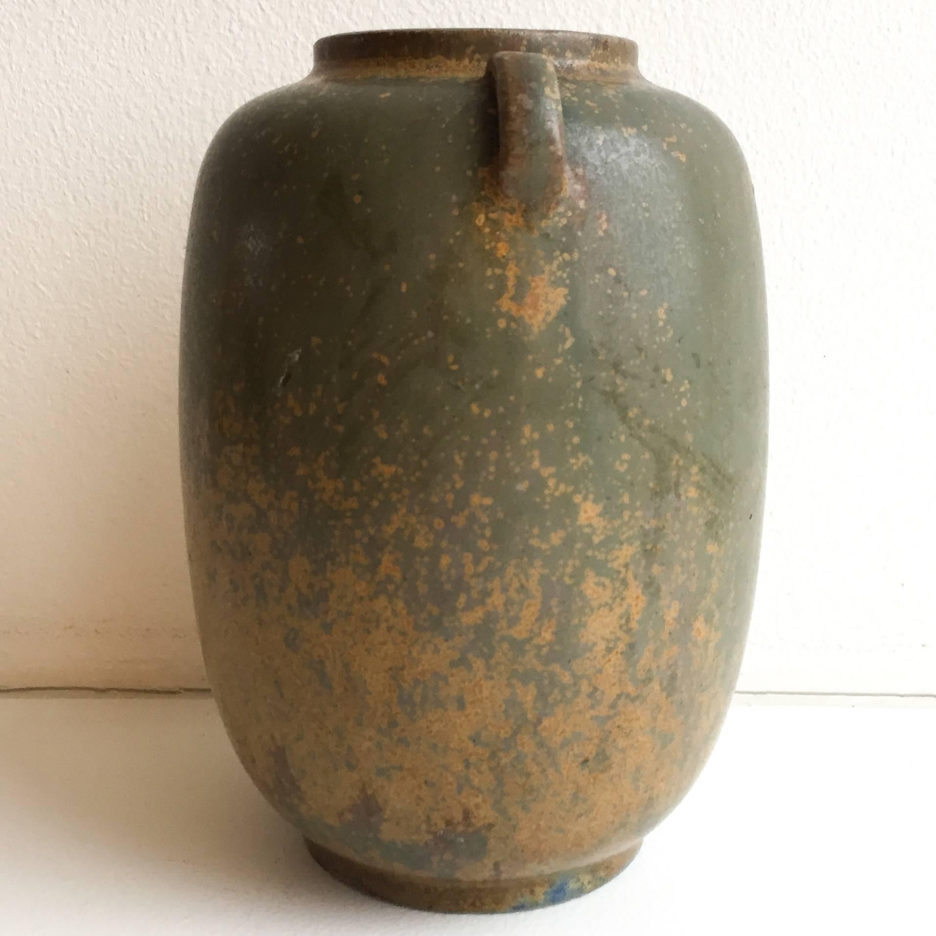 Arne Bang stoneware vase model 222 signed with his initials.
Small imperfections in the glaze, see photo.
Otherwise in good condition.