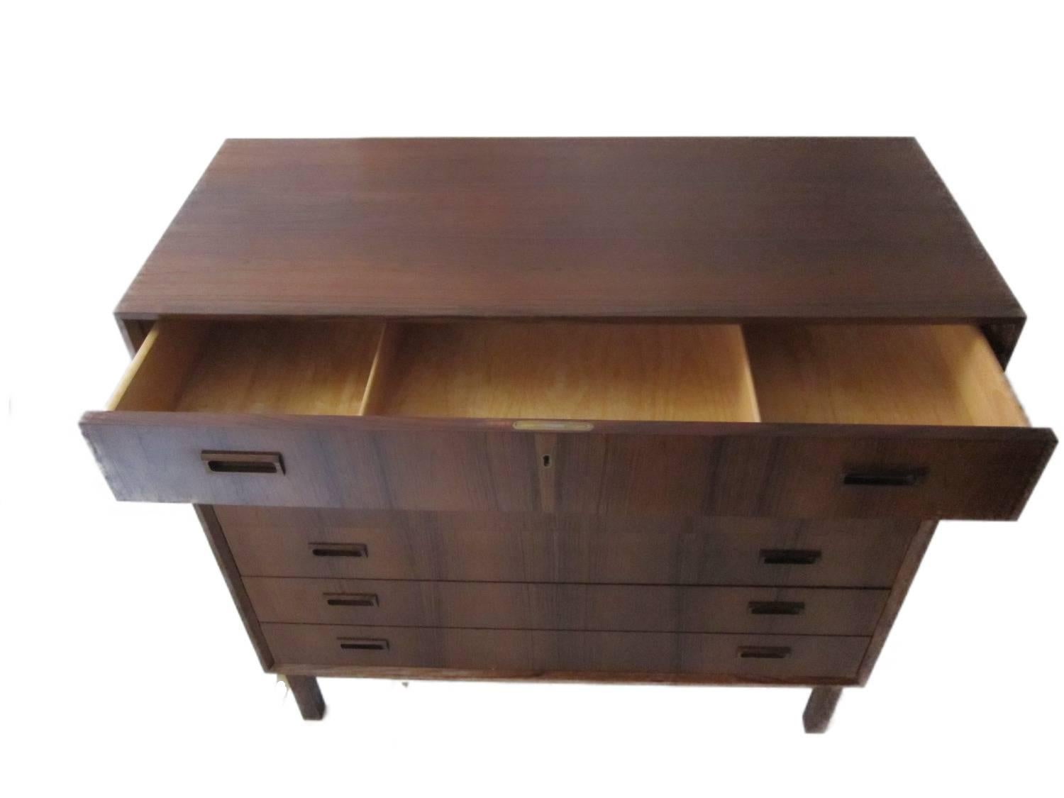Danish Designed Rosewood Chest of Drawers In Excellent Condition For Sale In Zurich, CH