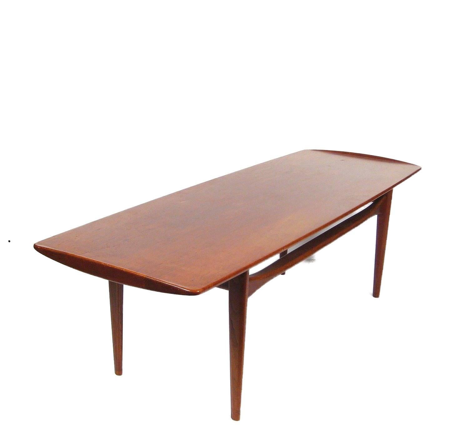 20th Century Refurnished Mid-Century Modern Danish Sofa Table by Edvard Klindt-Larsen For Sale