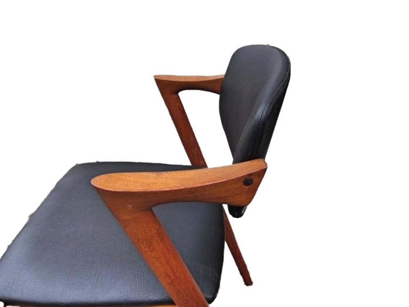 Mid-Century Modern 12 Kai Kristiansen Chairs model 42 in Teak CUSTOM UPHOLSTERY AVAILABLE For Sale