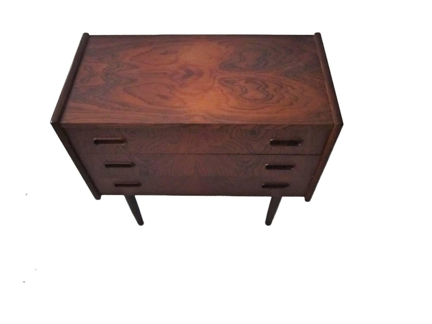 This Danish Mid-Century Modern desk of drawers in rosewood is perfectly suitable for the hallway or bedroom. The three drawers are elegant and smooth. It comes in excellent vintage condition.

It is designed in Denmark in the 1960s.