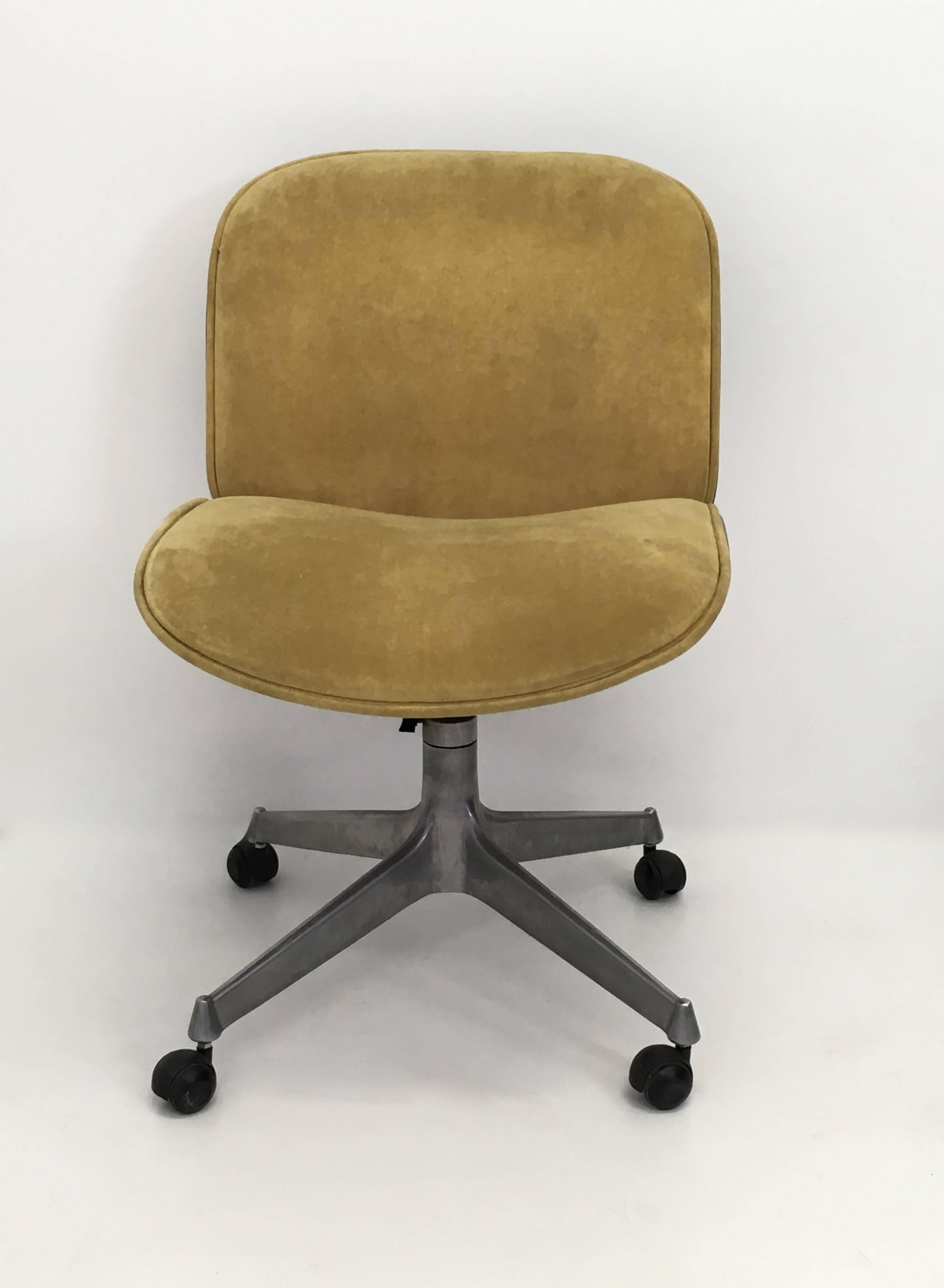 This set of six office chairs was designed by Ico Parisi for MIM and manufactured in the 1960s. 
They have a wooden body, which is multilayered, curved and veneered. The seats are padded and upholstered with fabric and the chairs have an aluminum