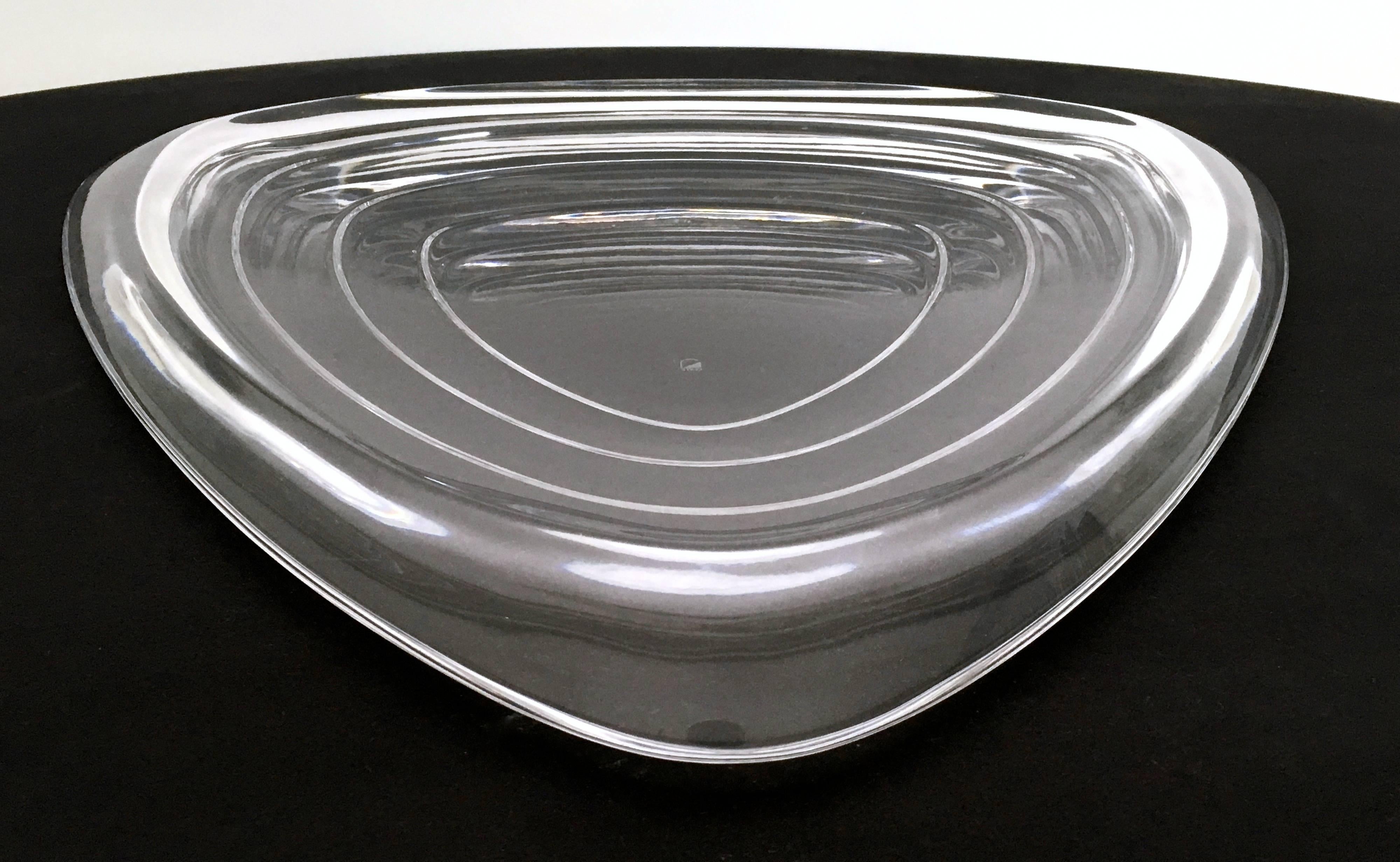 Modern Triangular Glass Plate by Angelo Mangiarotti for Cristallerie Colle 1990s In Excellent Condition For Sale In Bresso, Lombardy
