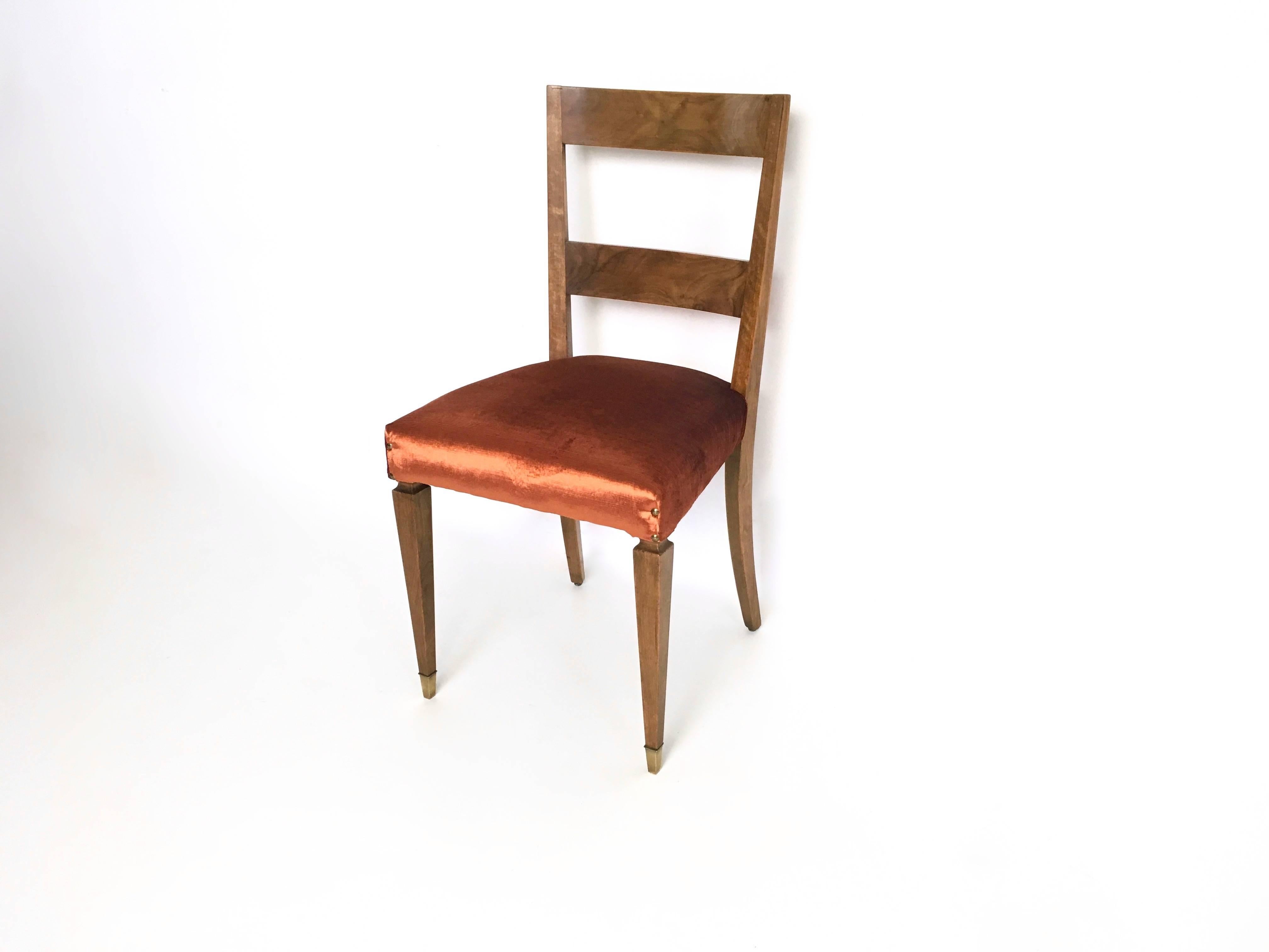 Milieu du XXe siècle Ensemble de dix chaises de salle à manger en tissu orange et noyer, Italie en vente