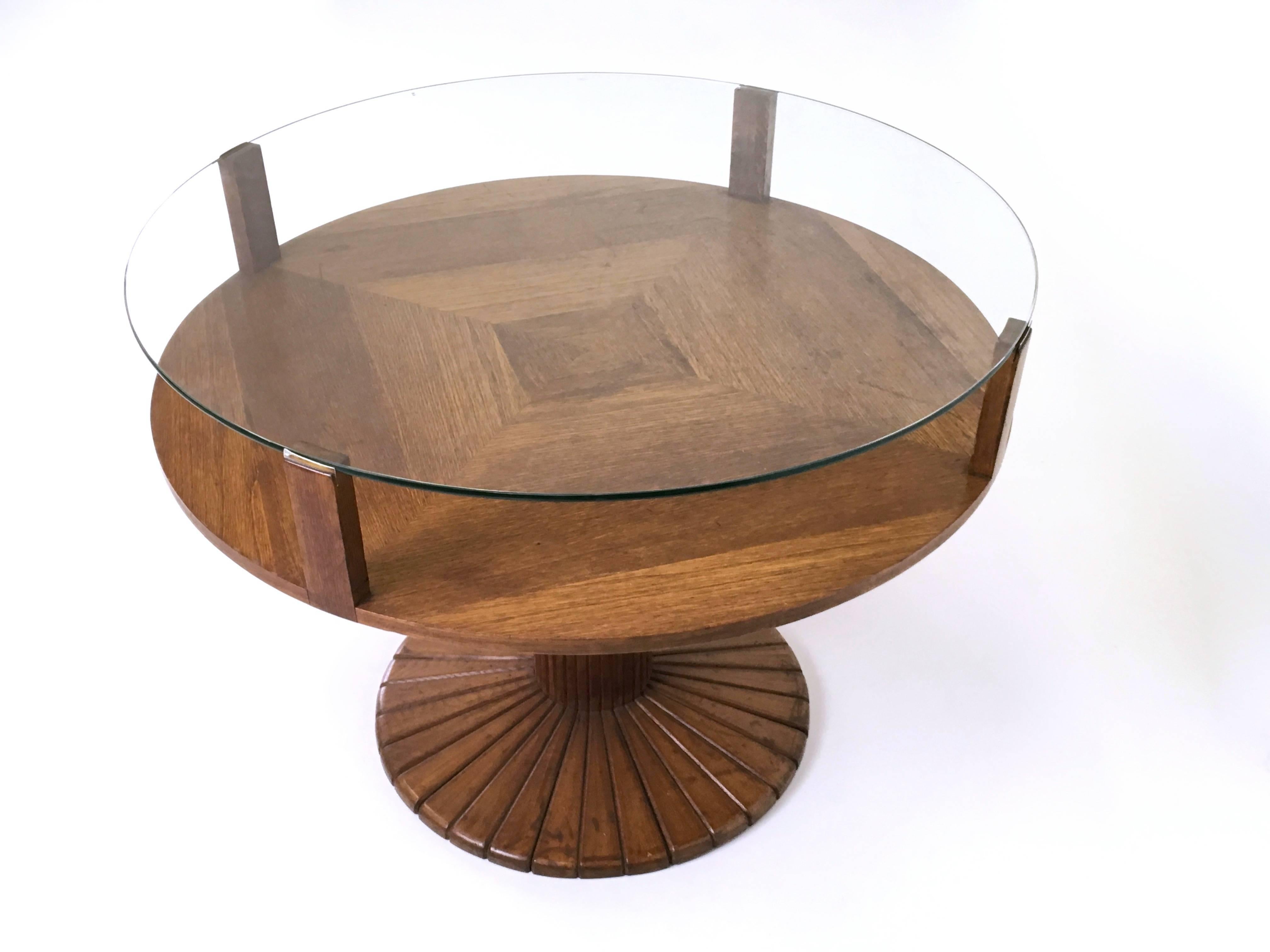 Ascribable to Osvaldo Borsani.
Made from oak with a tempered glass top.
In very good condition.