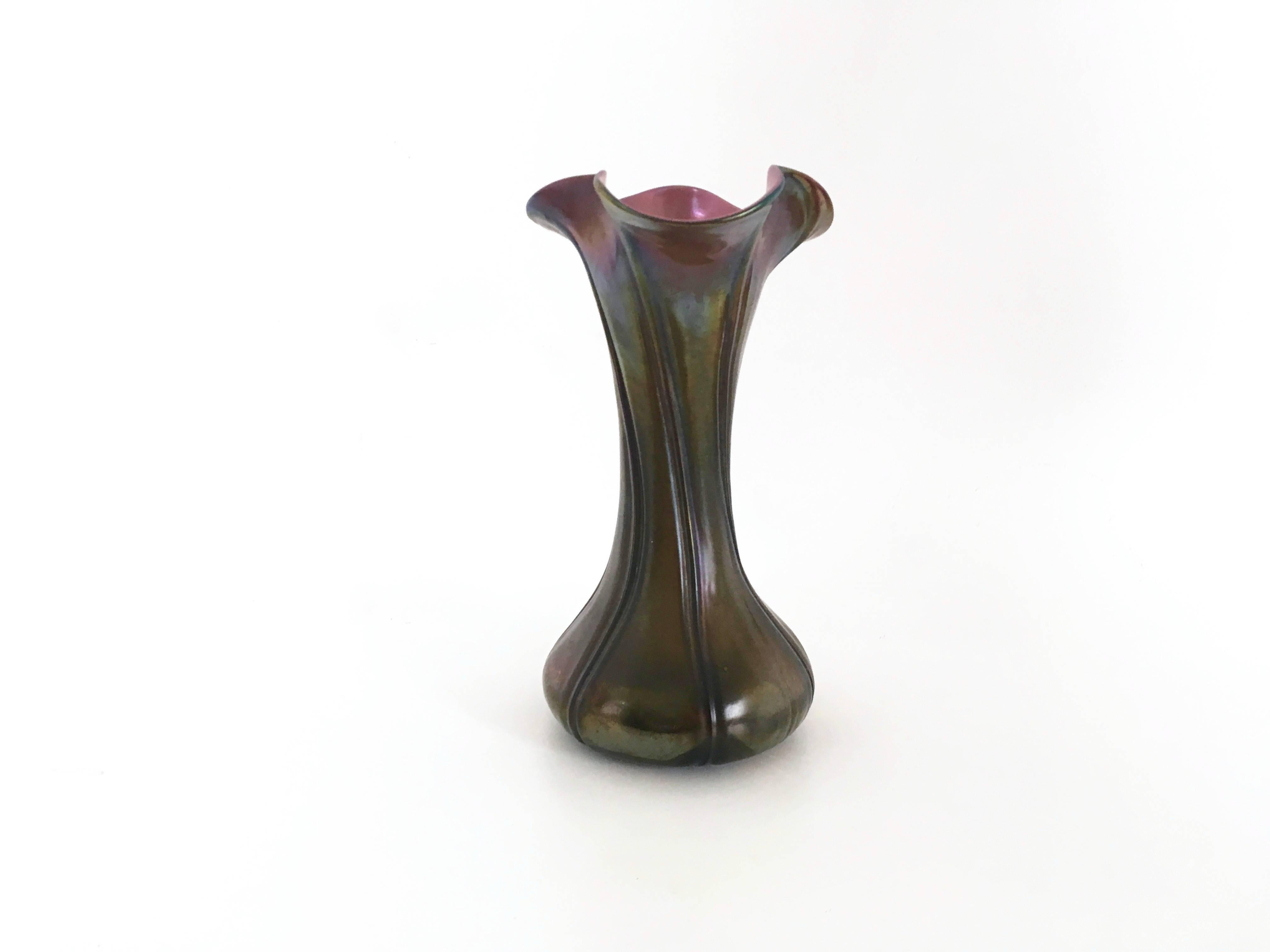 European Vintage Art Deco Red and Green Iridescent Blown Glass Vase in the Style of Loetz For Sale
