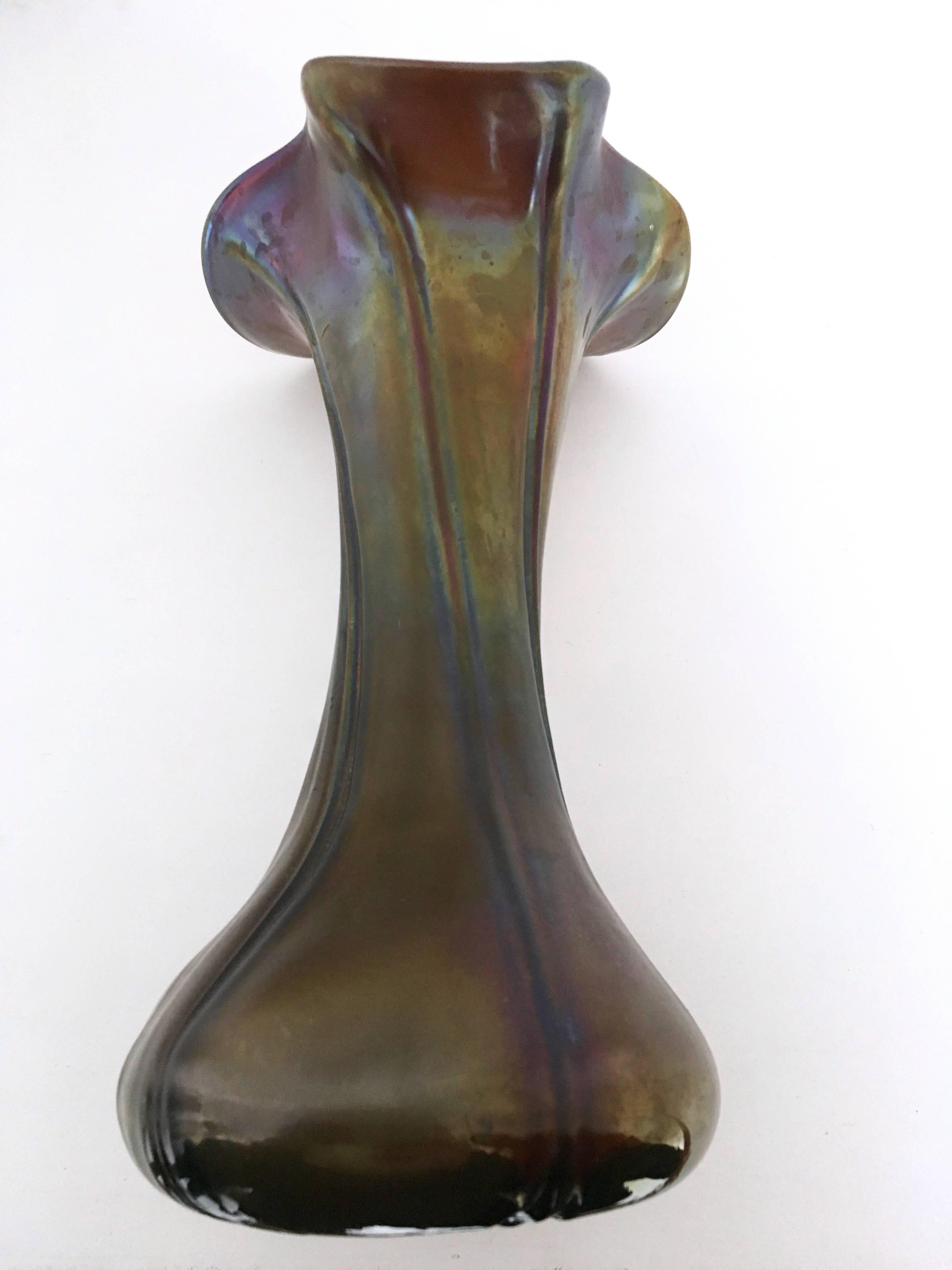 Early 20th Century Vintage Art Deco Red and Green Iridescent Blown Glass Vase in the Style of Loetz For Sale