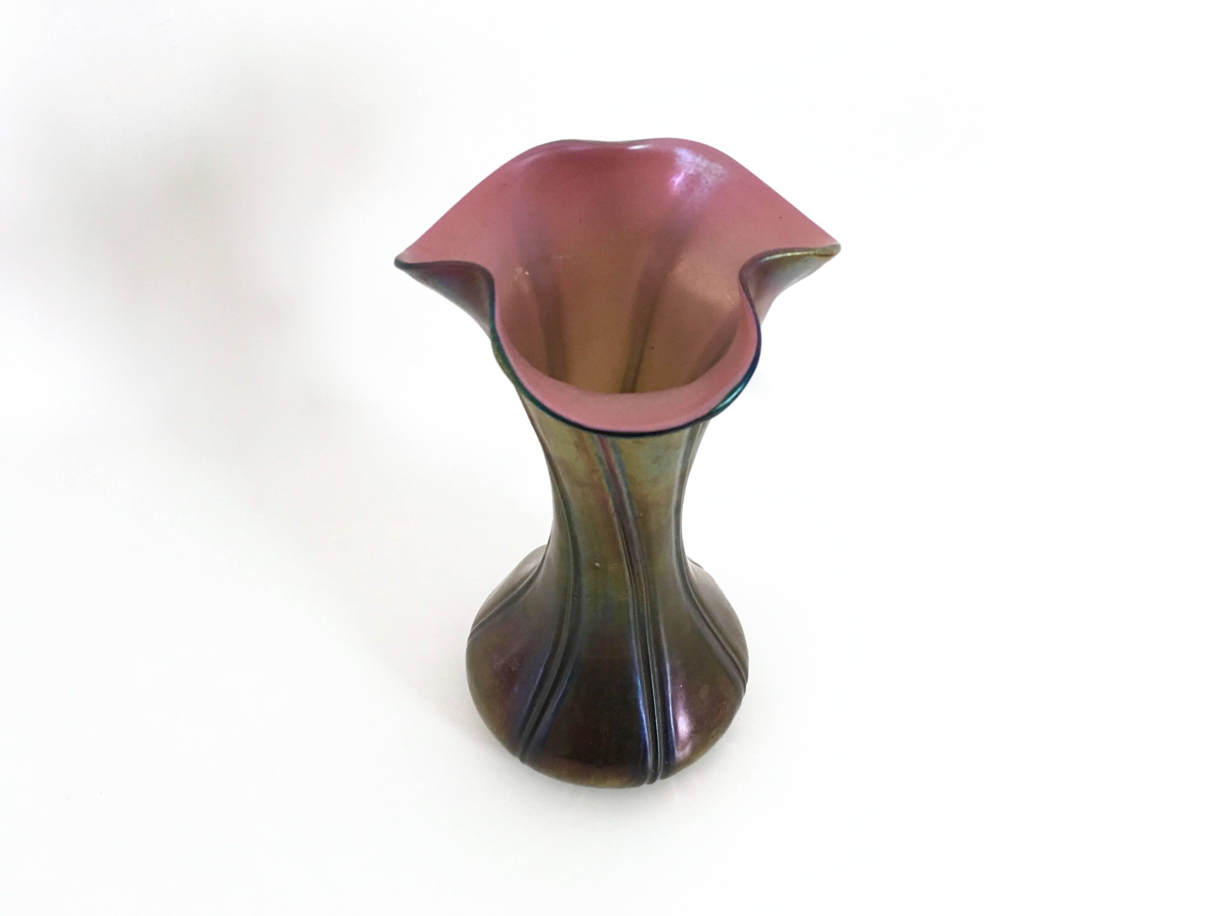 Vintage Art Deco Red and Green Iridescent Blown Glass Vase in the Style of Loetz For Sale 1