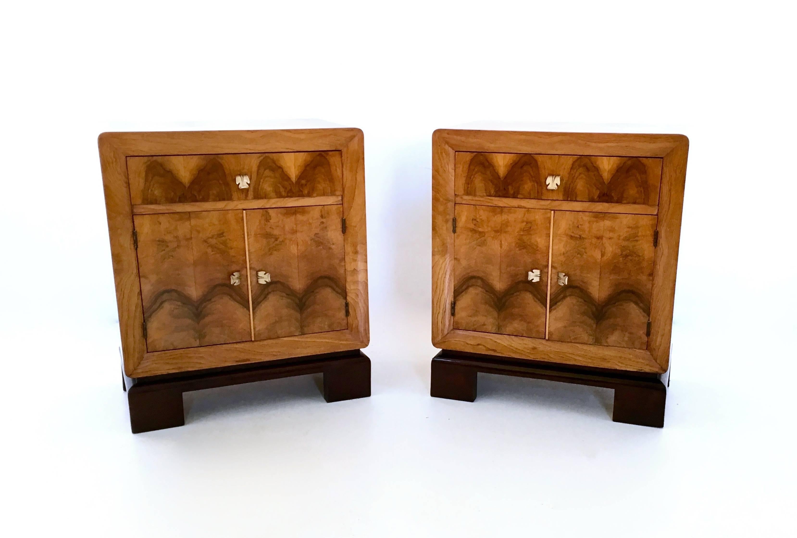 Made from walnut, ebonized beech and brass.
In perfect condition.
They have been polished with shellac and ready to use.