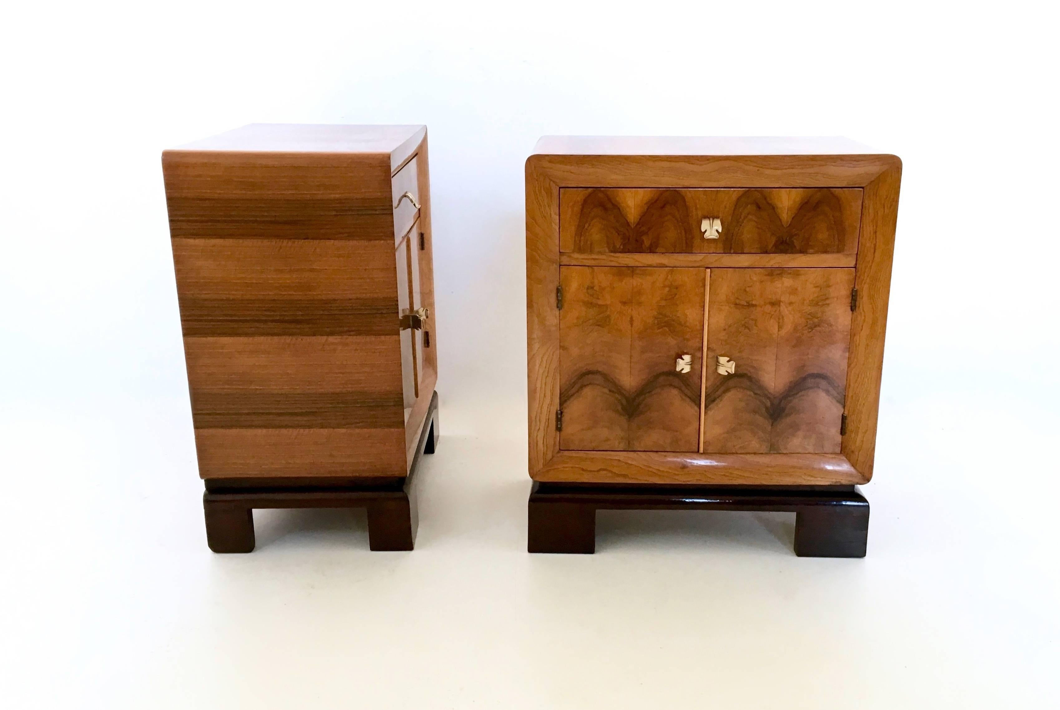 Pair of Italian Walnut Bedside Tables, 1940s In Excellent Condition In Bresso, Lombardy