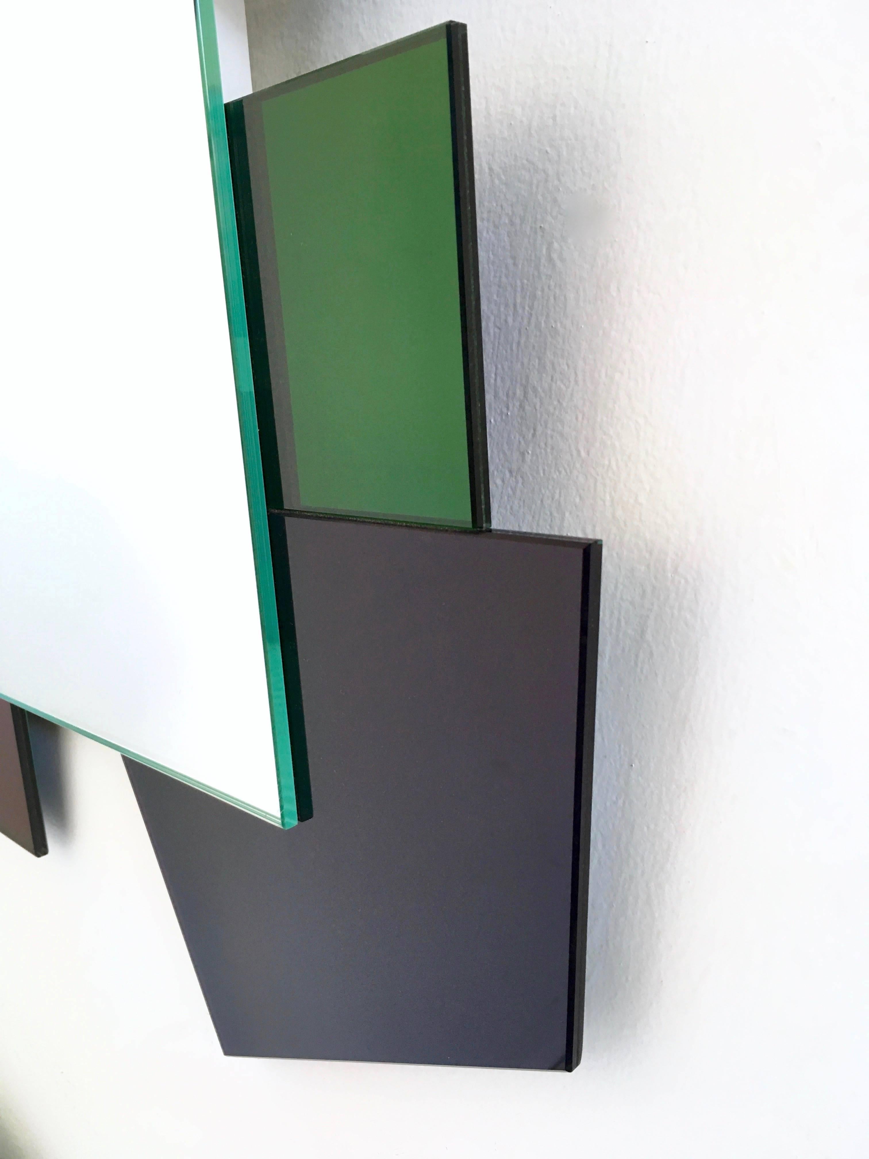 Pair of Mirrors in the Style of Ettore Sottsass, 2000s In Excellent Condition In Bresso, Lombardy