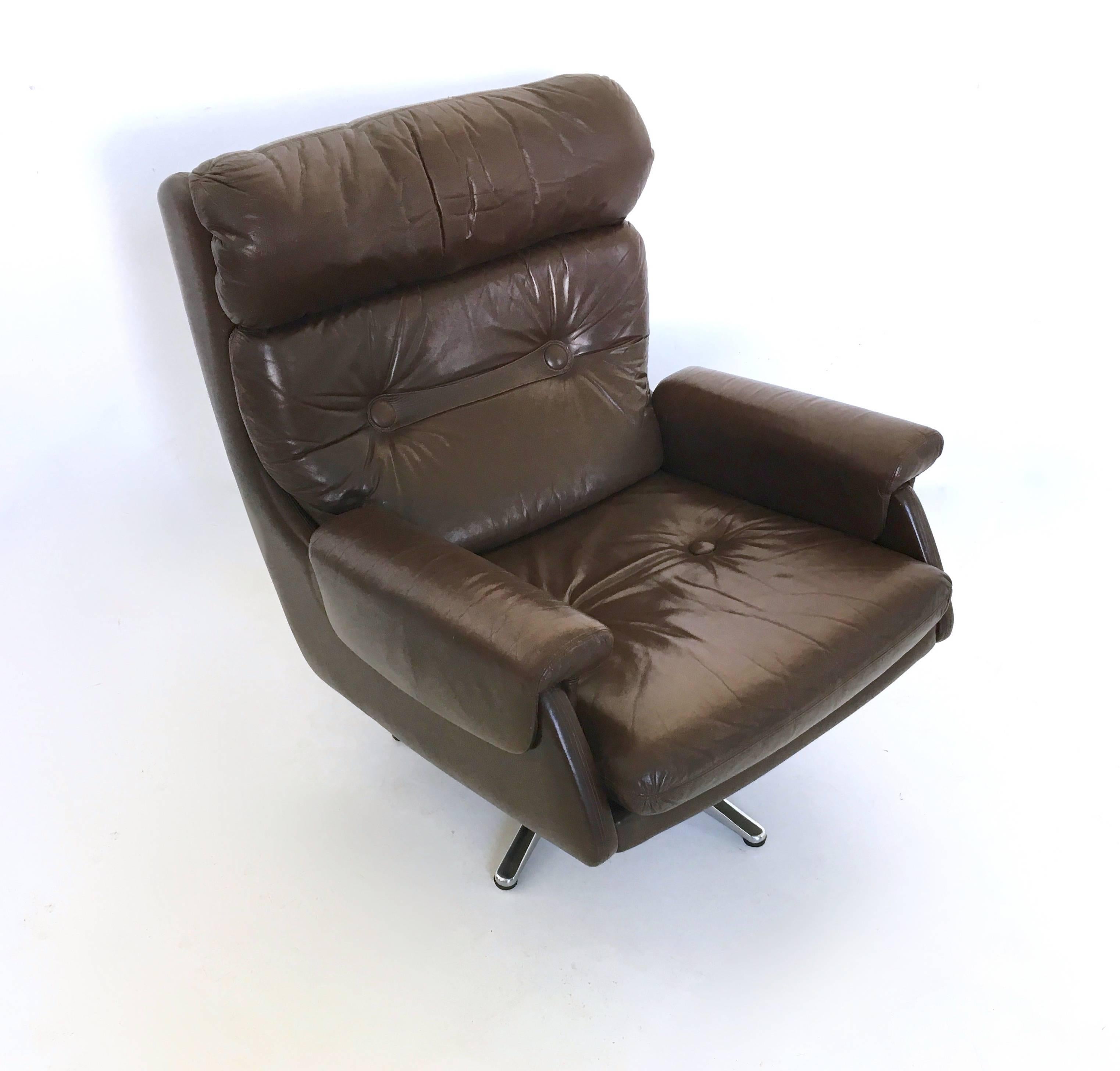 Leather Swivel Recliner, Italy, 1970s In Excellent Condition In Bresso, Lombardy