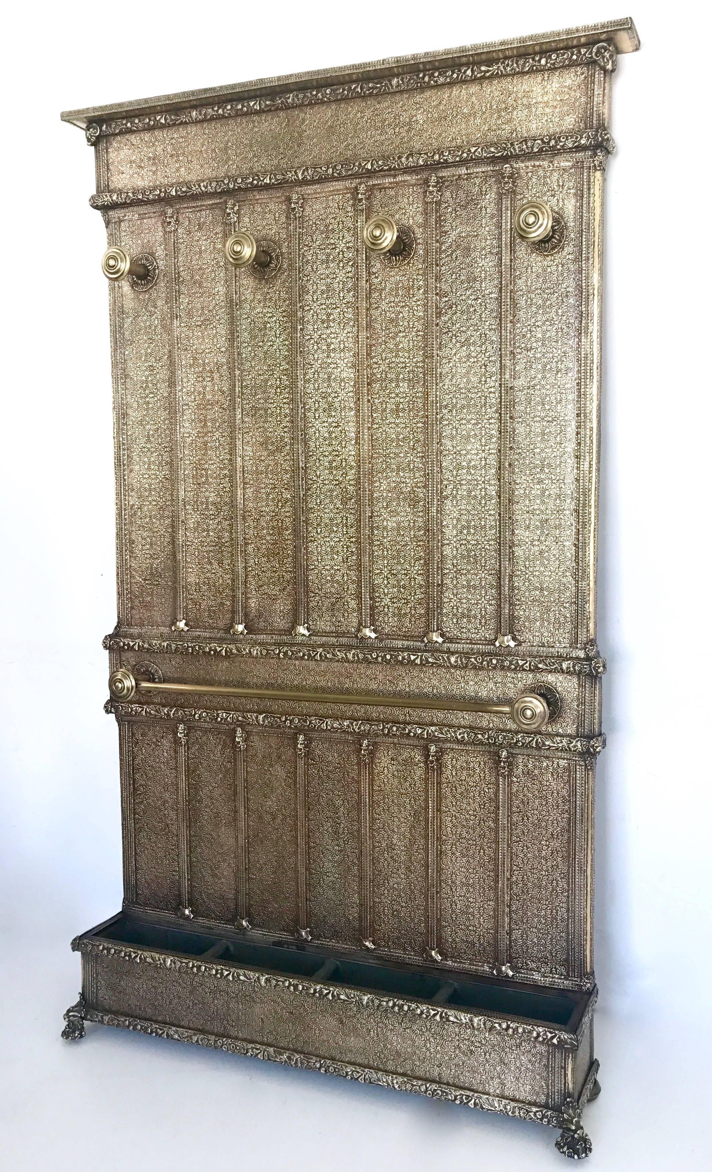 This is a stunning Italian coat rack.
It is entirely covered in sculpted brass and bronze cast parts.
In perfect original condition.