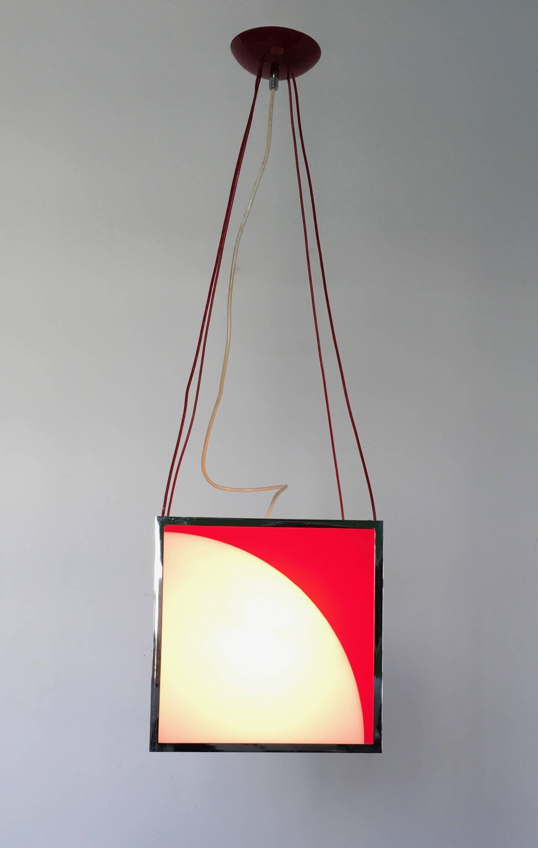 Varnished Postmodern Cubic Red and White Plexiglass and Metal Pendant, Italy For Sale