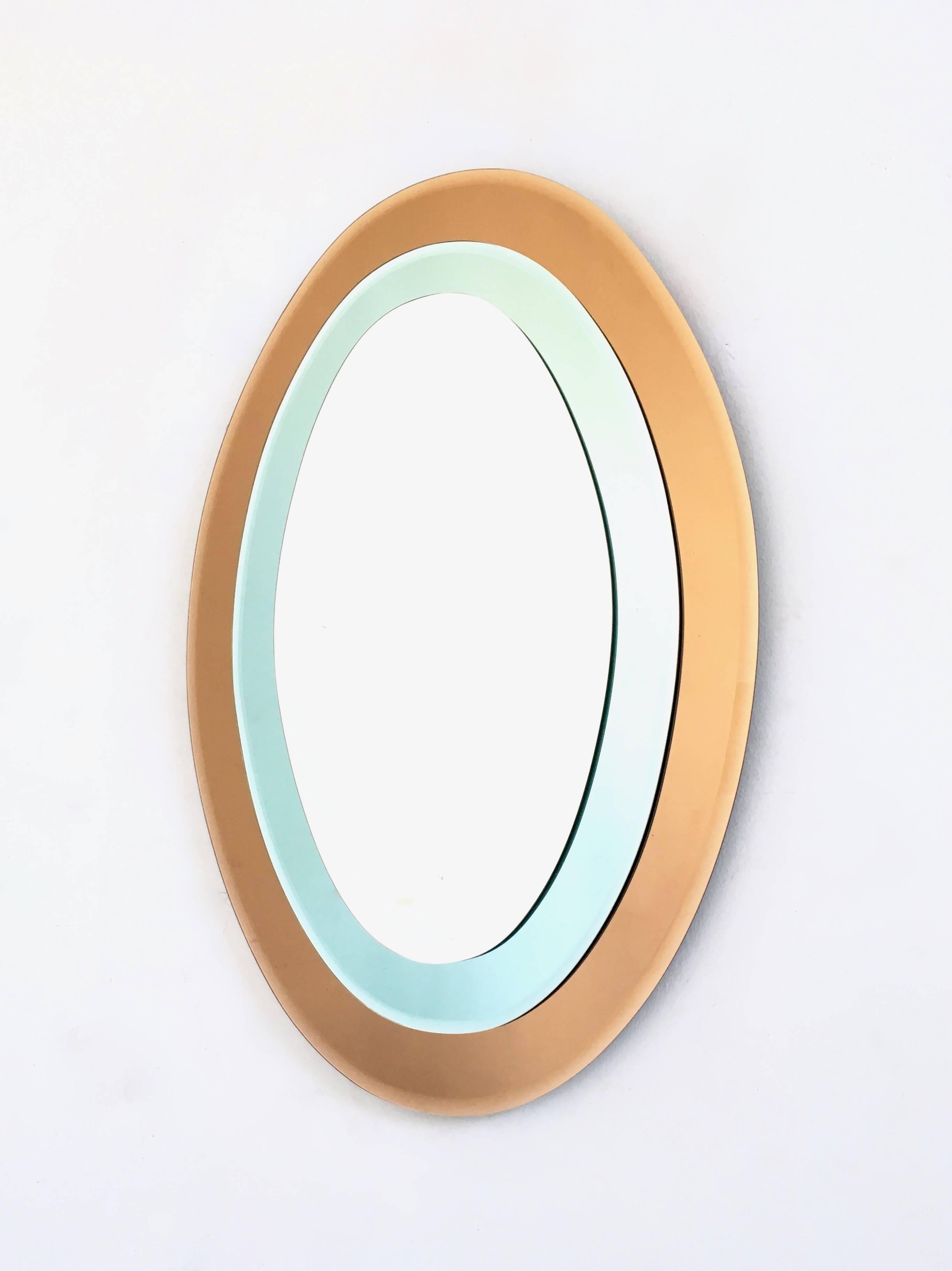 Beautiful Wall Mirror in the Style of Fontana Arte, Italy, 1960s In Excellent Condition In Bresso, Lombardy