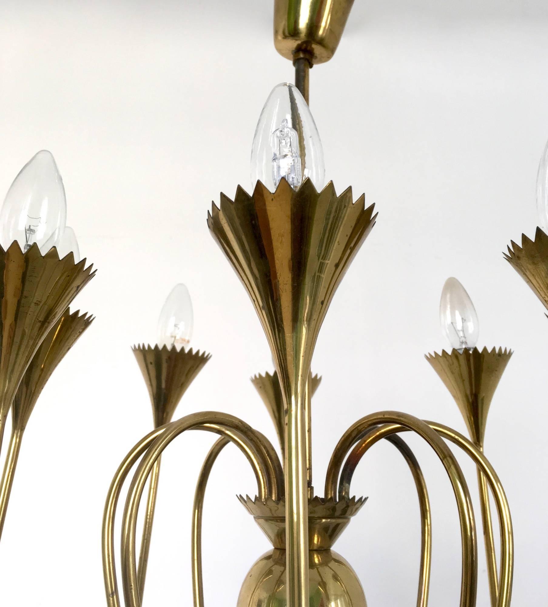 Vintage Eight-Arm Brass Chandelier Highly Ascribable to Ulrich, Italy In Good Condition In Bresso, Lombardy