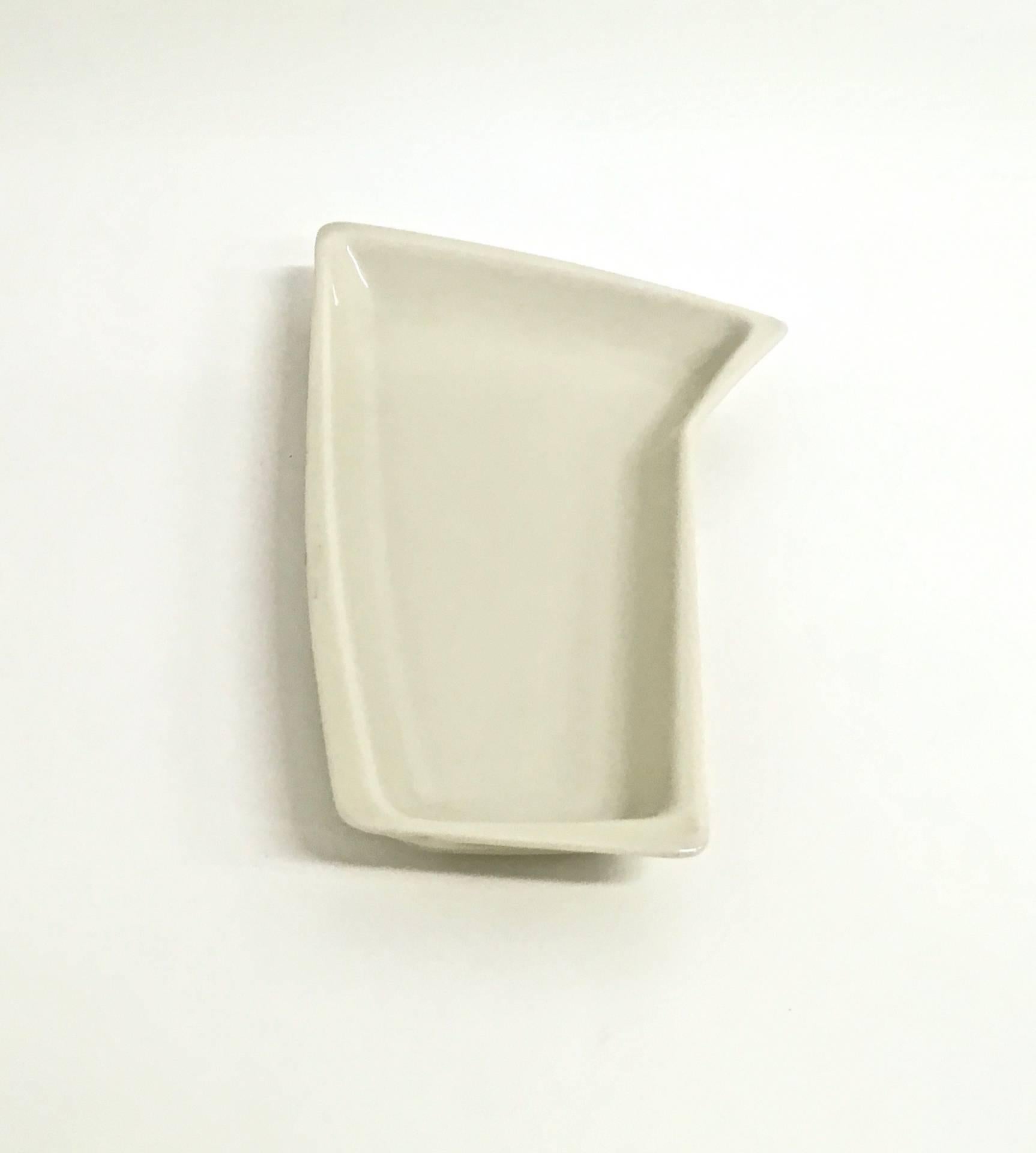 Weiß lackierter Aschenbecher aus Keramik im Vintage-Stil - Vide Poche von Antonia Campi für Verbano im Zustand „Hervorragend“ im Angebot in Bresso, Lombardy