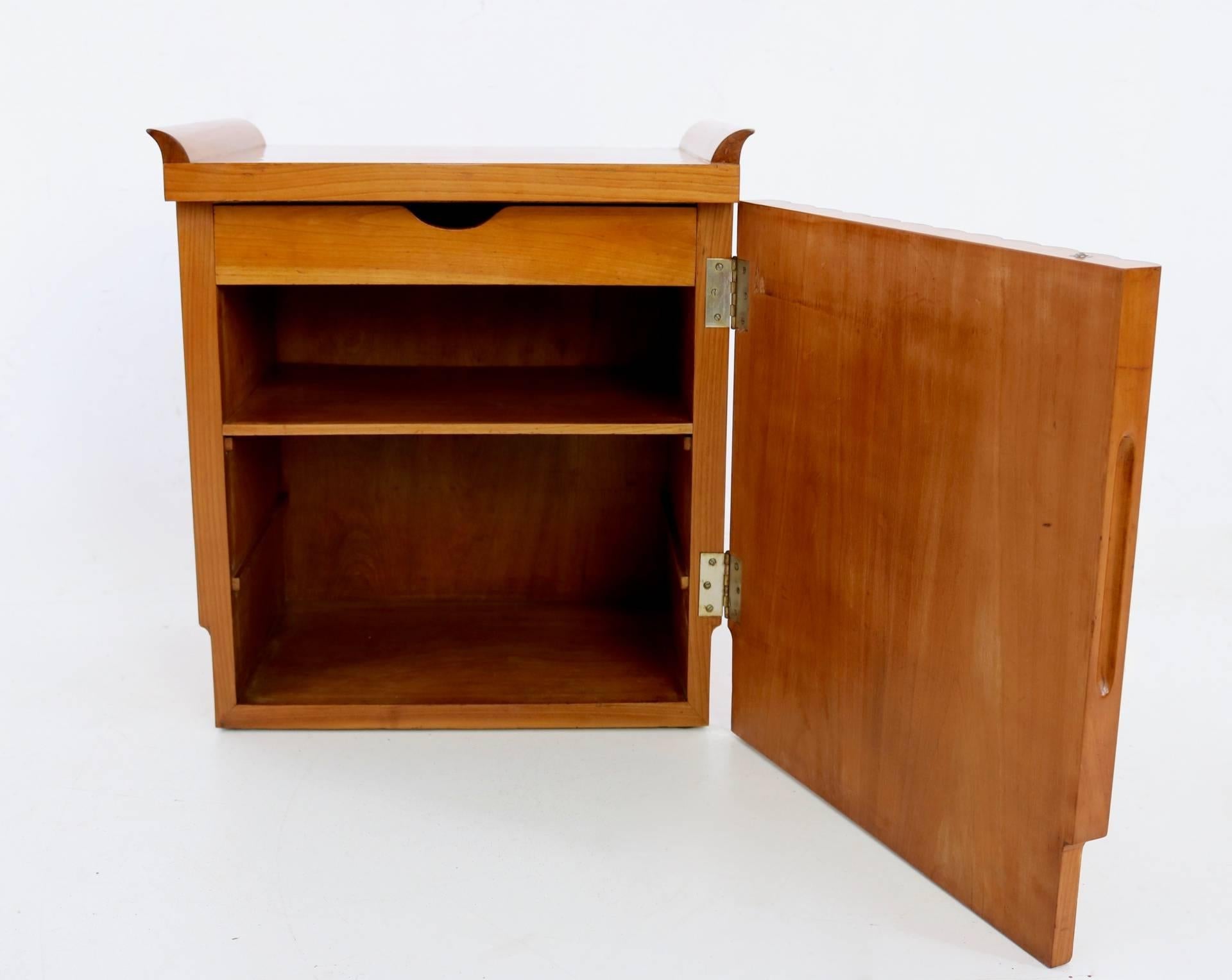 Mid-20th Century Cherry Nightstand in the Style of Gio Ponti, Italy, 1940s