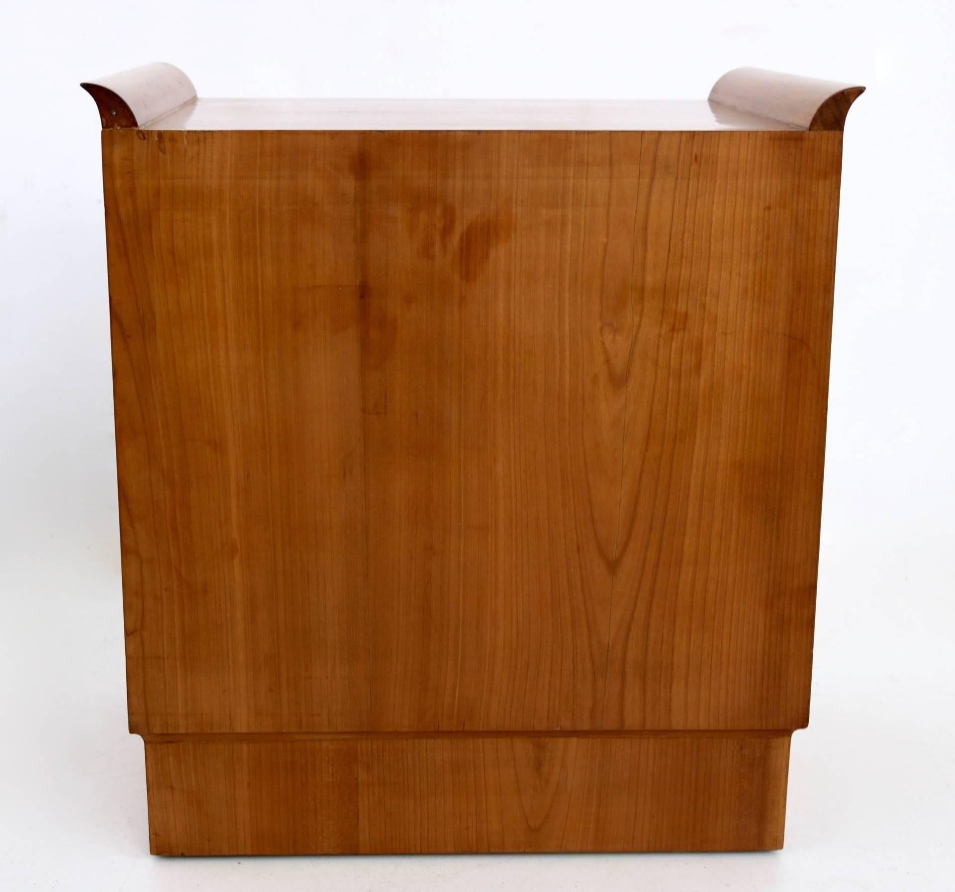 Cherry Nightstand in the Style of Gio Ponti, Italy, 1940s In Excellent Condition In Bresso, Lombardy