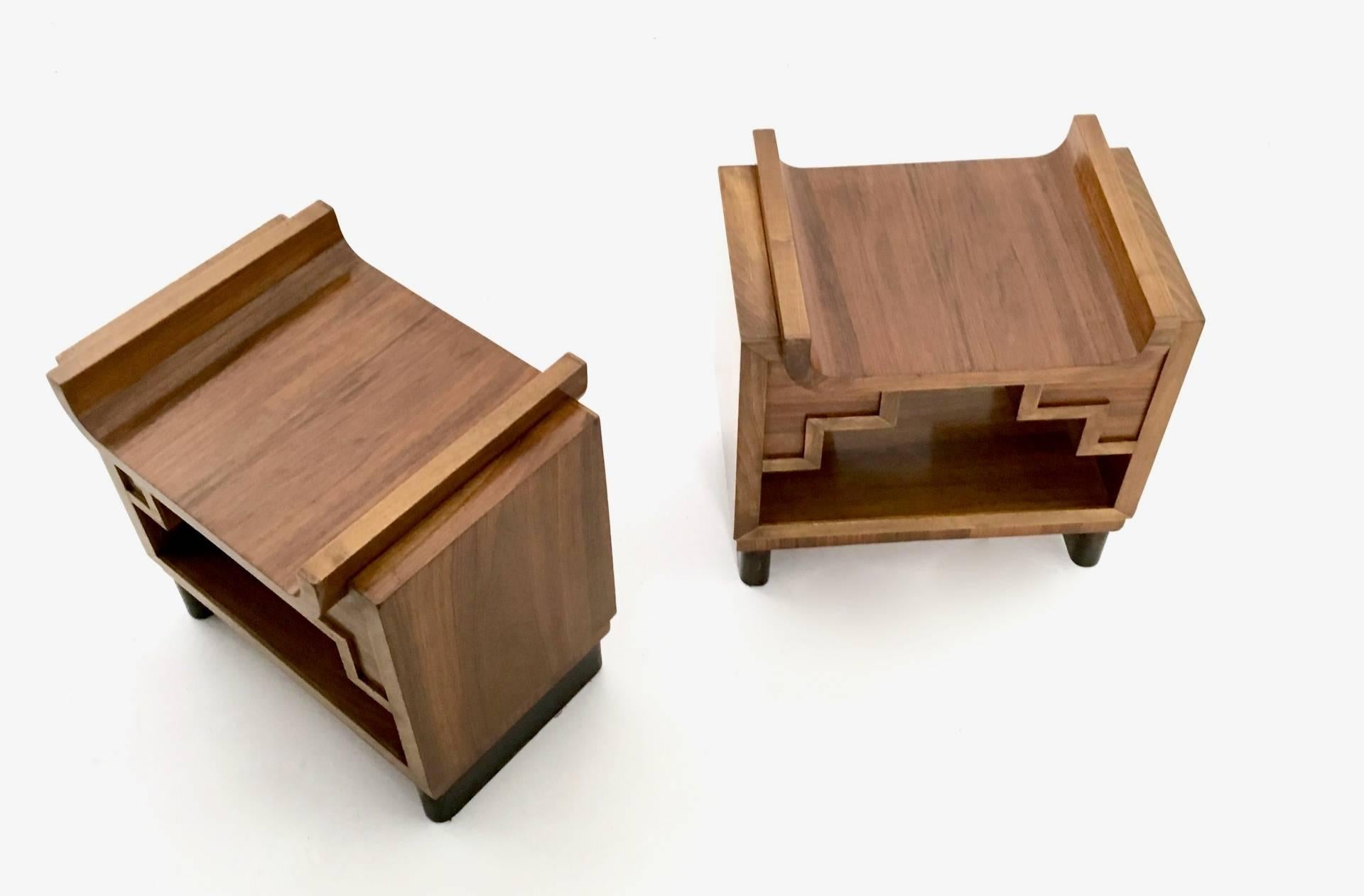 Pair of Unique Walnut Poufs/Nightstands, Italy, 1930s-1940s In Excellent Condition In Bresso, Lombardy