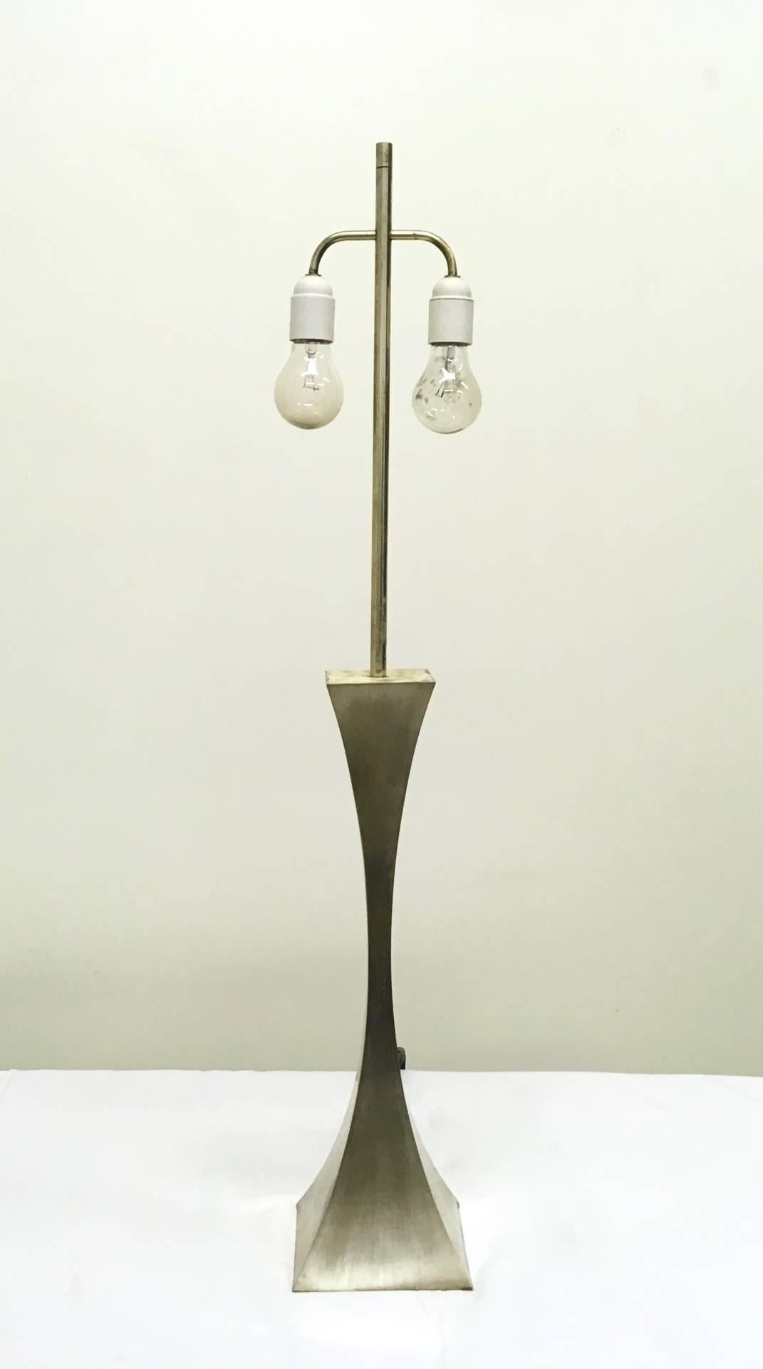 Postmoderne Lampe de table postmoderne Mod. « Piramide » de Tonello et Montagna Grillo, Italie 1972 en vente