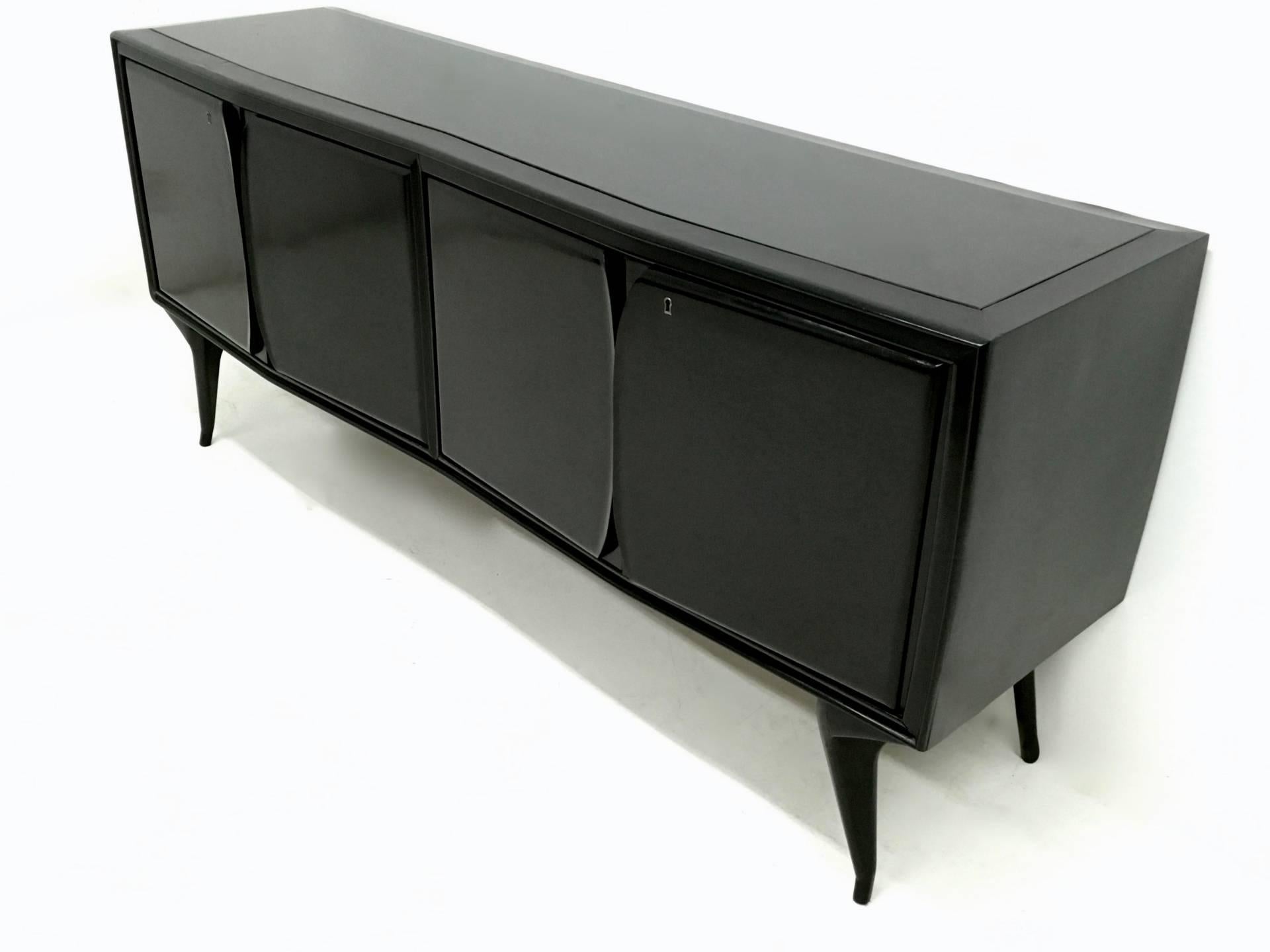 This is a beautiful ebonized wood cabinet.
It is made in formica and features its original opal glass top and sculpted legs in solid wood.
The bar part is made with mirrors, which are decorated with beautiful engraving.
It has been perfectly