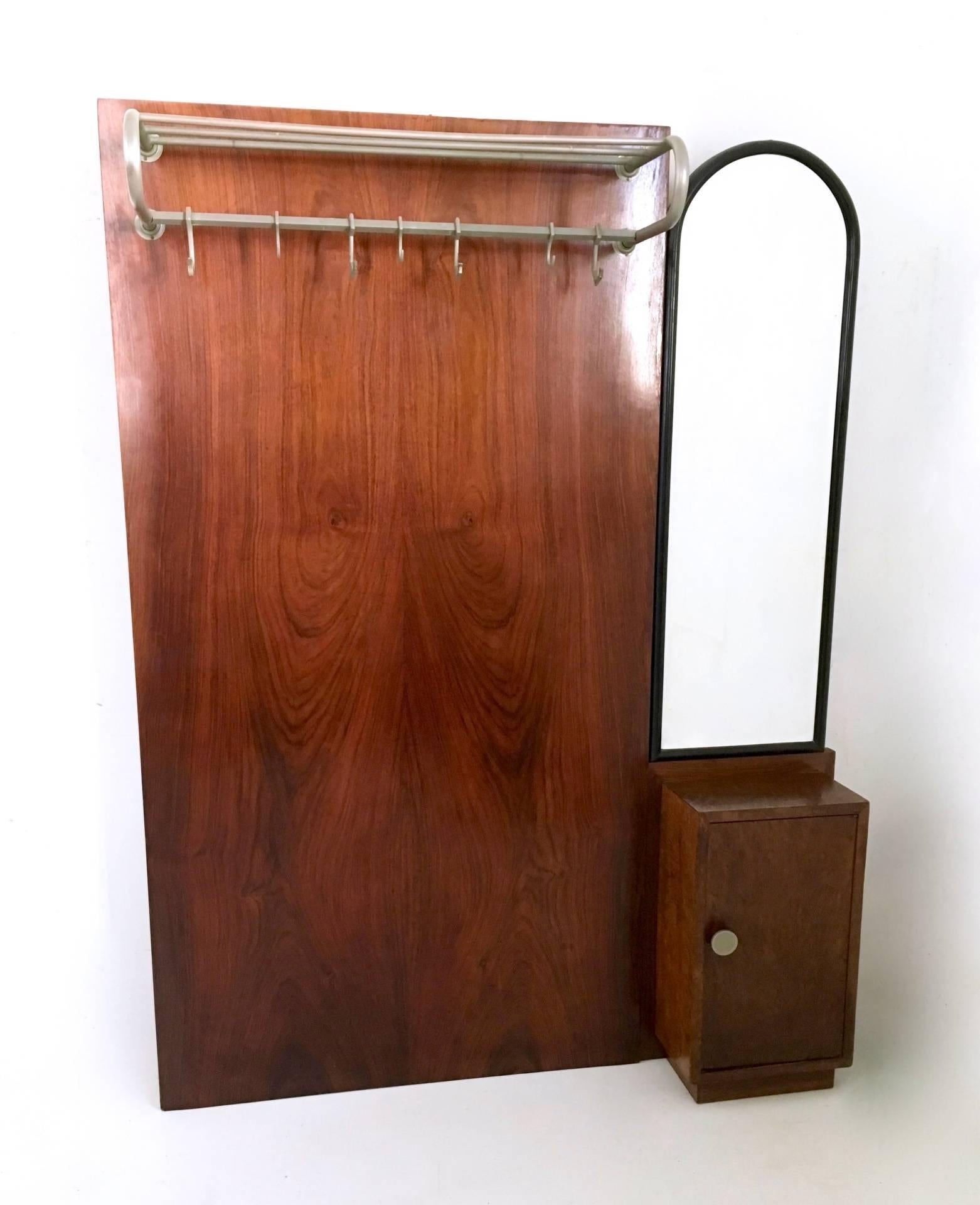 Made in mahogany briar-root and mahogany. 
It features nickel-plated brass and a bevelled mirror. 
It has been polished with shellac. 
The wooden part is in excellent condition. 
The metal part is in good condition, but may show traces of use.