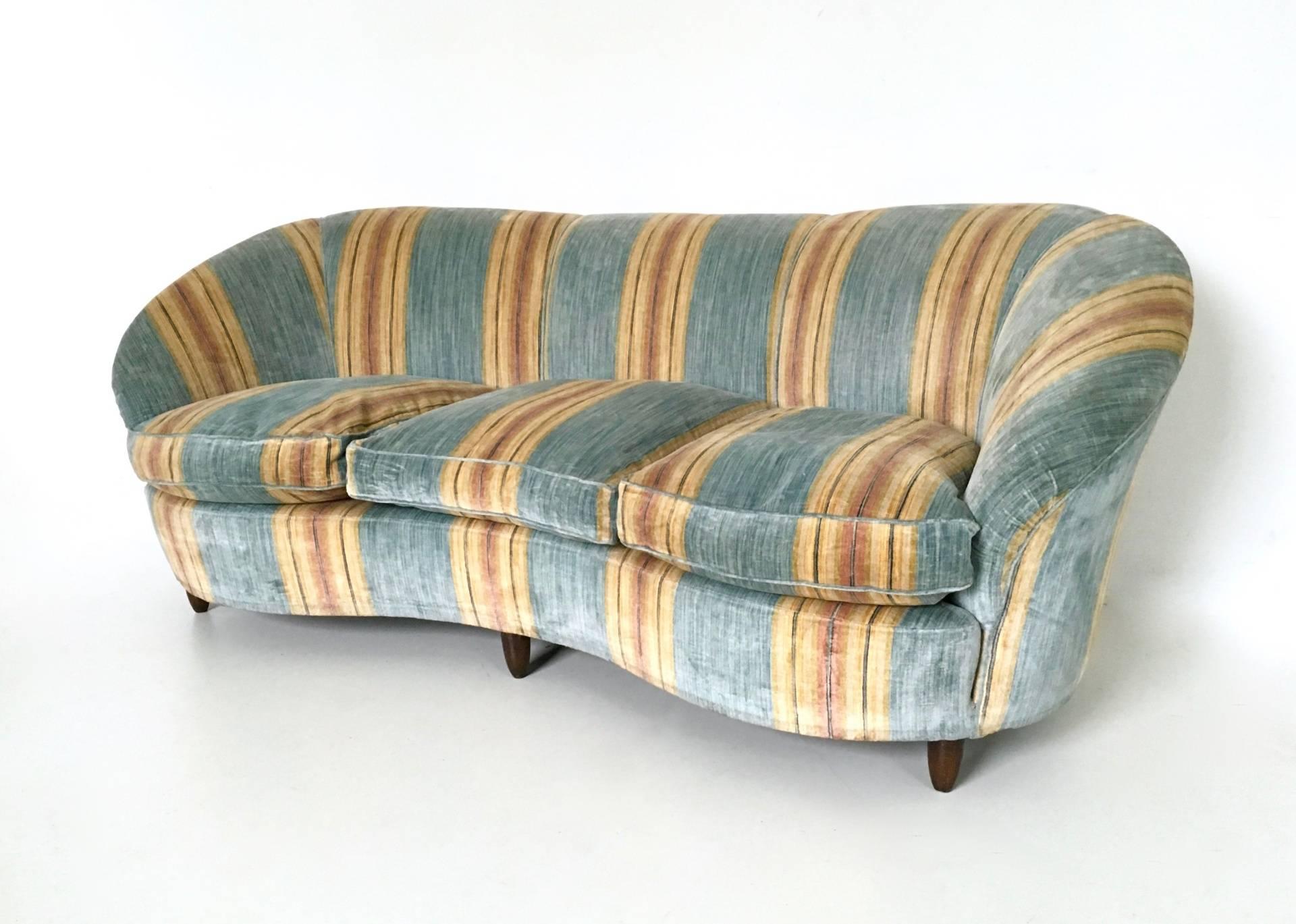 Italian Wonderful Velvet Sofa in the Style of Gio Ponti, Italy, 1950s 