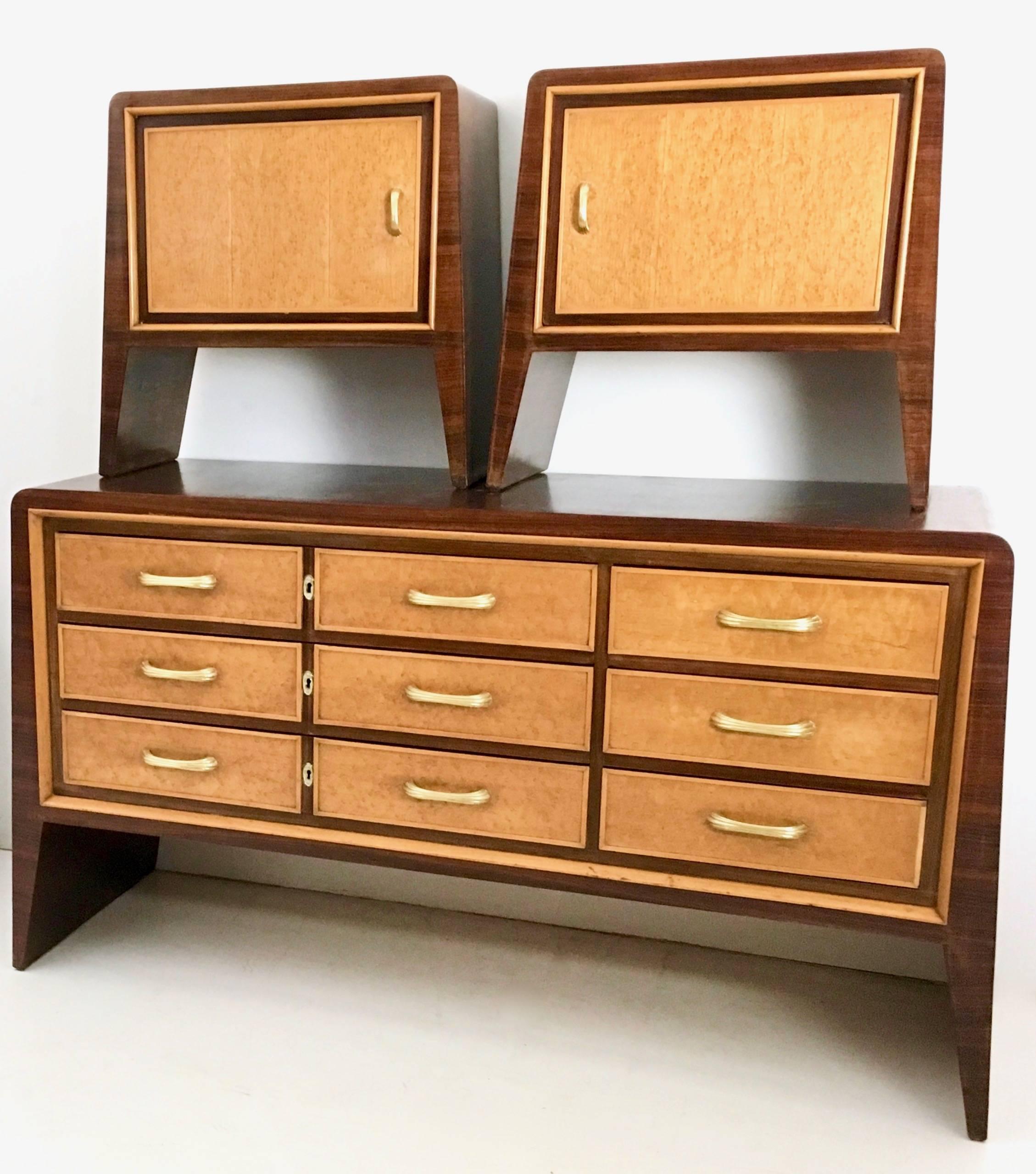 These rare nightstands are made in mahogany veneer and maple.
They feature brass handles. 
In good / fair condition with their original patina. 

Related pieces are illustrated by Luca Scacchetti, Guglielmo Ulrich, Milan, 2009, pls. 342, 350, 361,