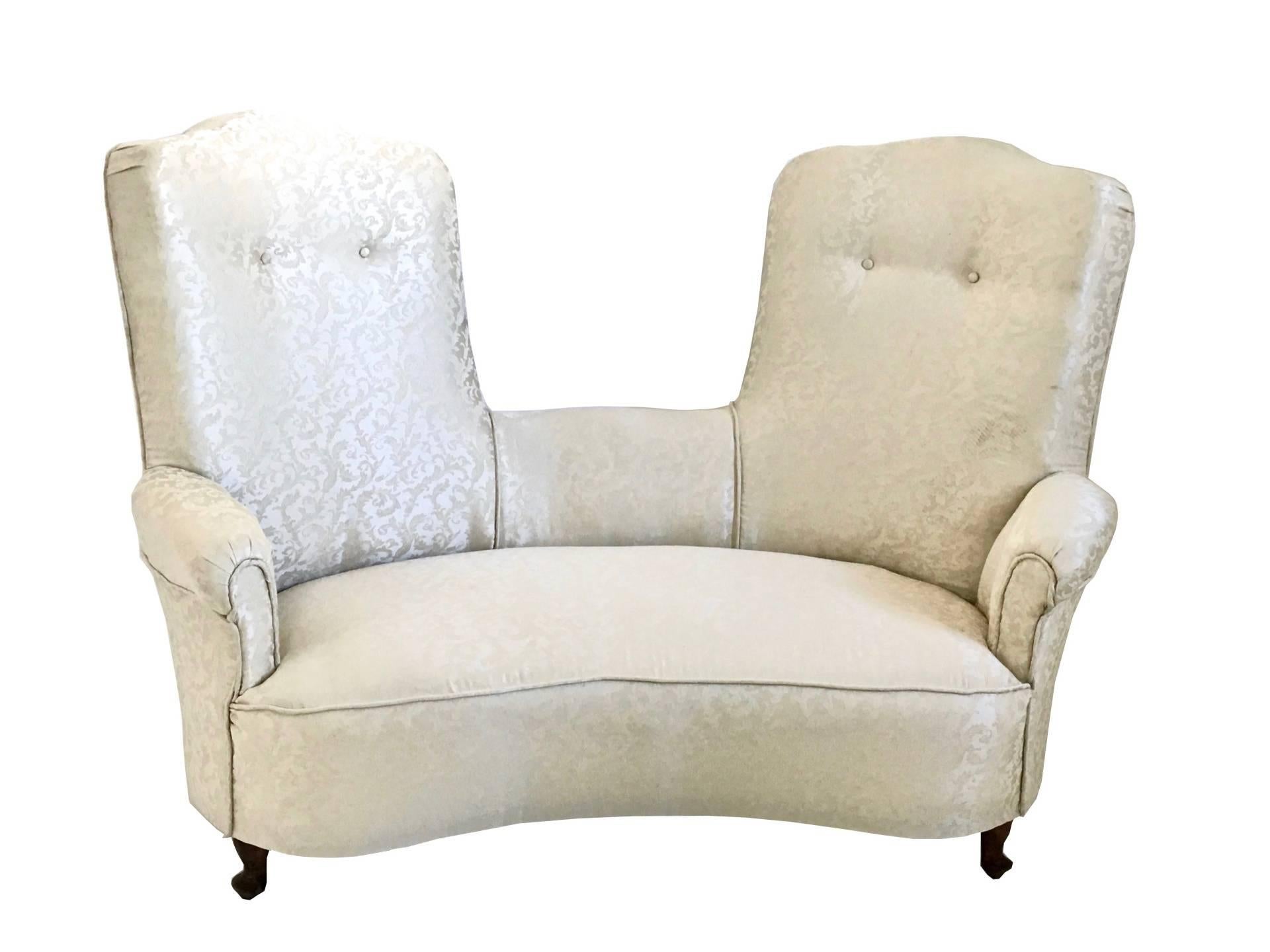 It has wooden legs and its padding is upholstered in fabric, which has been recently changed.
In excellent condition.