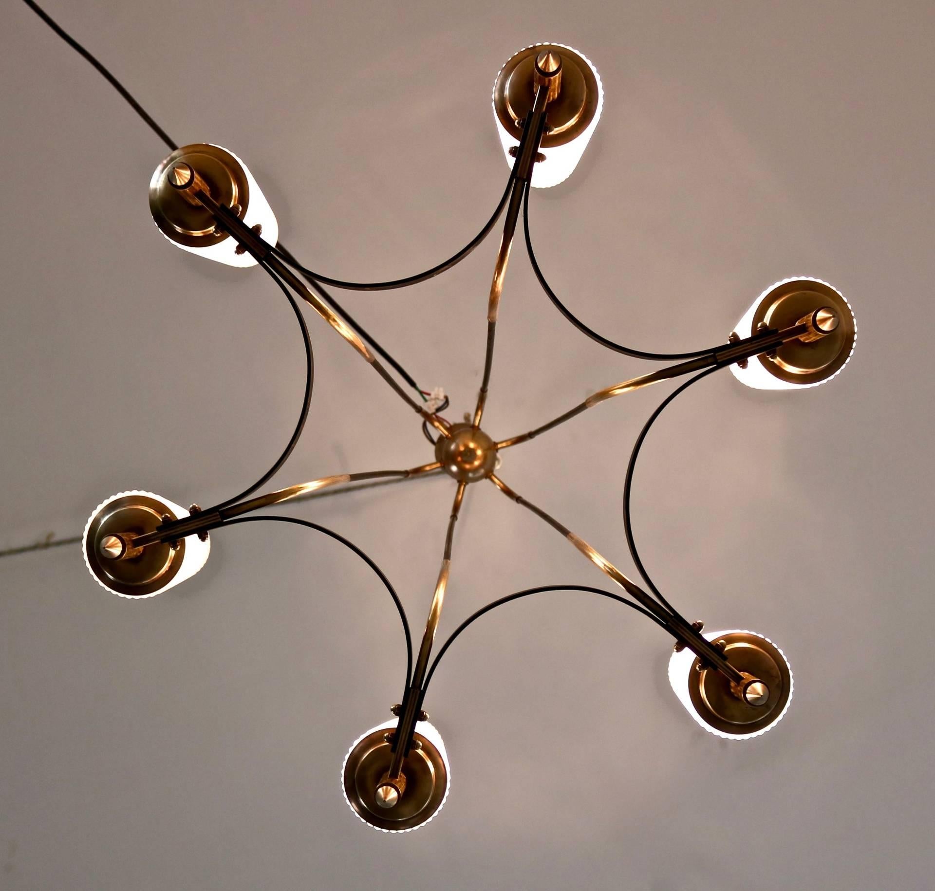 Opaline Glass, Brass and Varnished Iron Chandelier by Stilnovo, Italy, 1950s In Excellent Condition In Bresso, Lombardy
