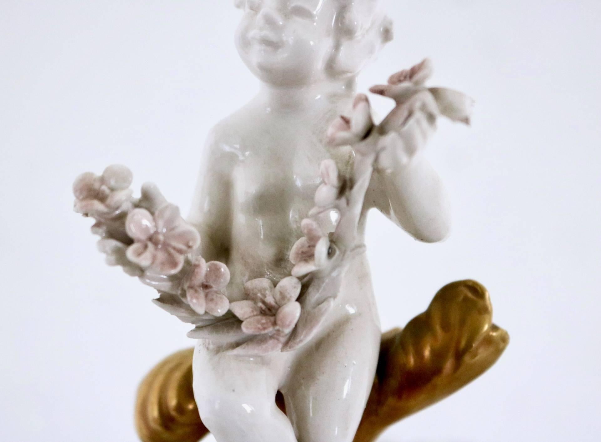 Capodimonte Porcelain Pedestal Candy Box, Italy, 1950s In Excellent Condition In Bresso, Lombardy