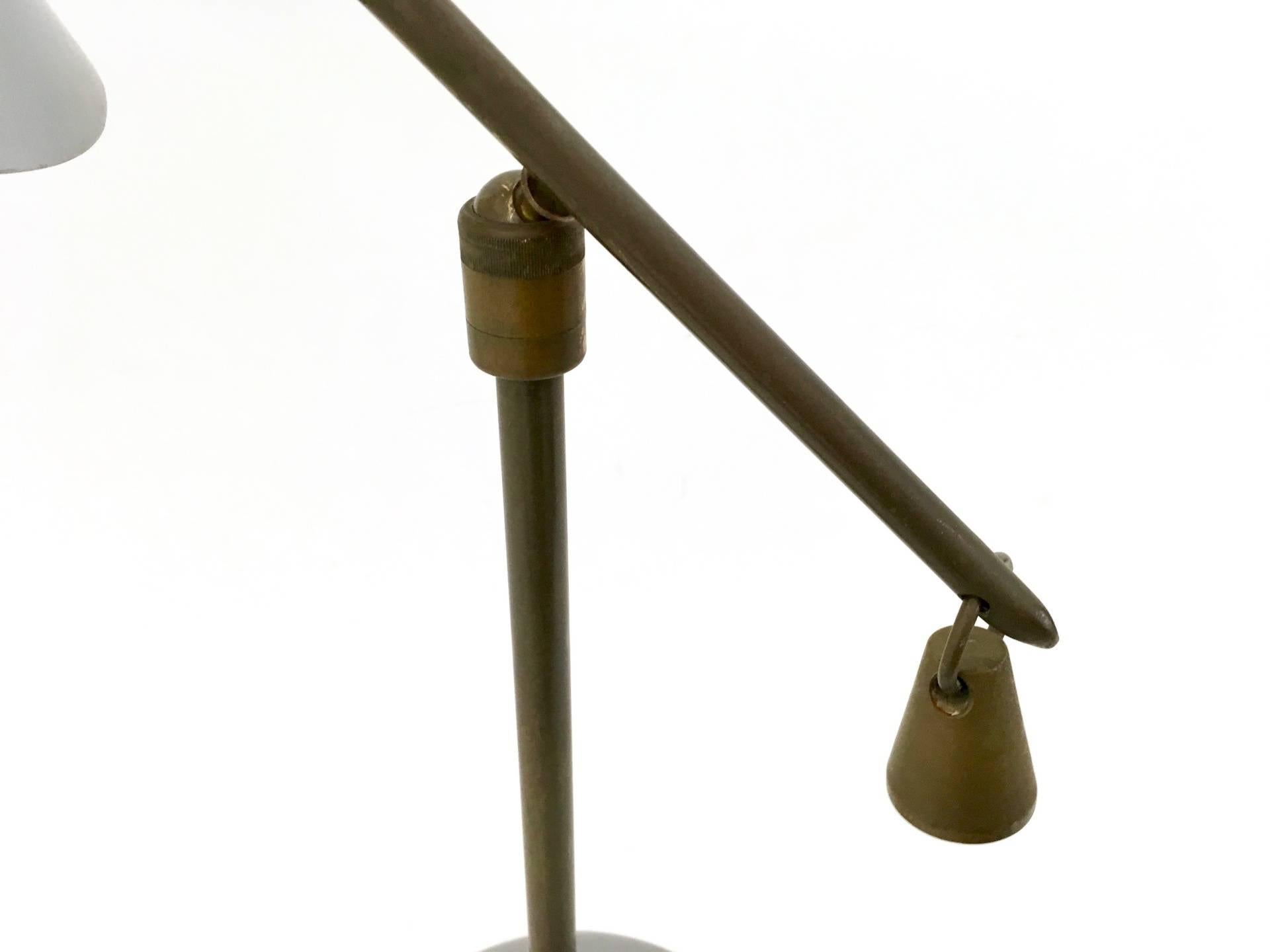 Vintage Brass and Varnished Metal Desk Lamp, Italy For Sale 3