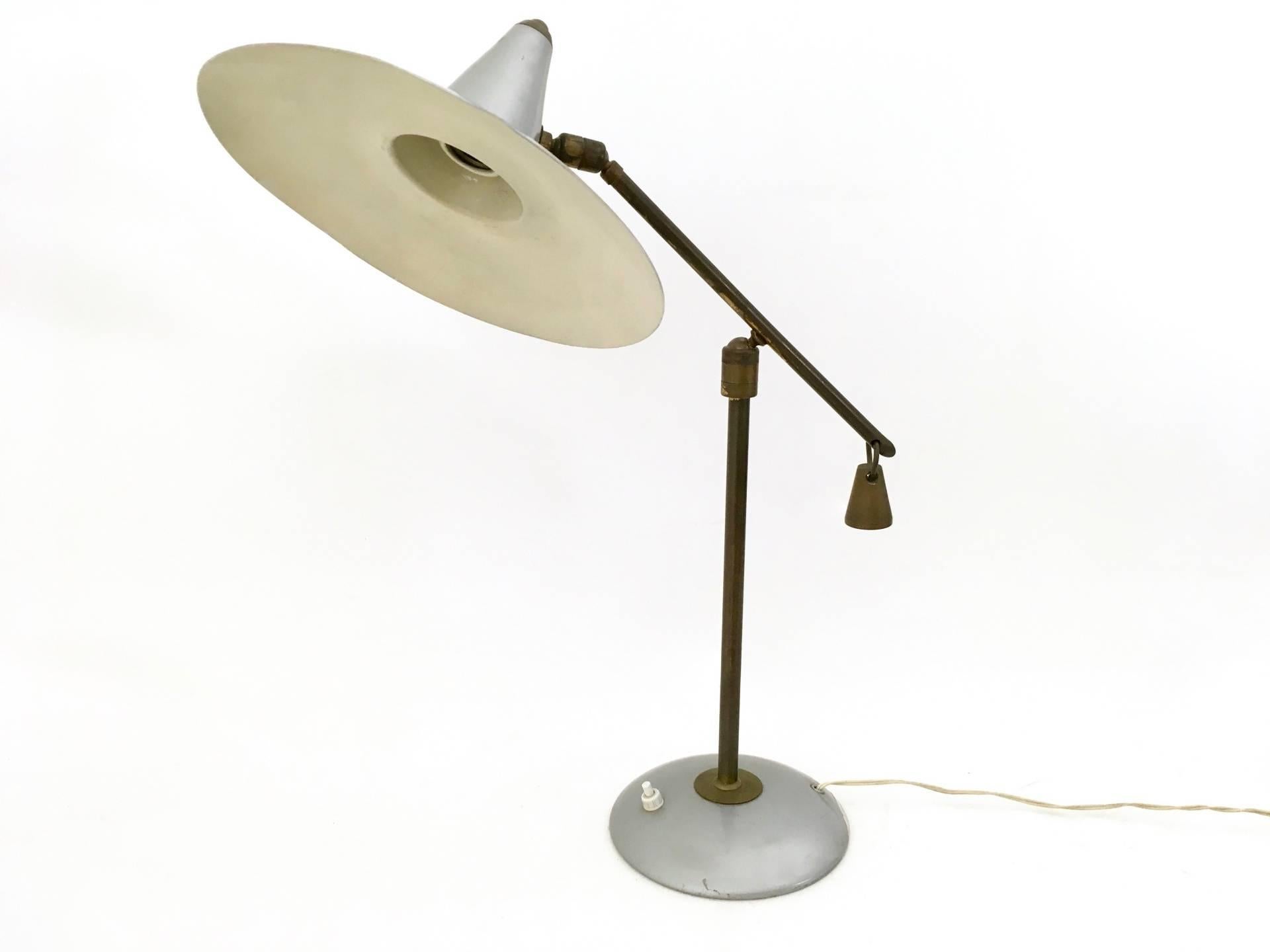 Mid-Century Modern Vintage Brass and Varnished Metal Desk Lamp, Italy For Sale