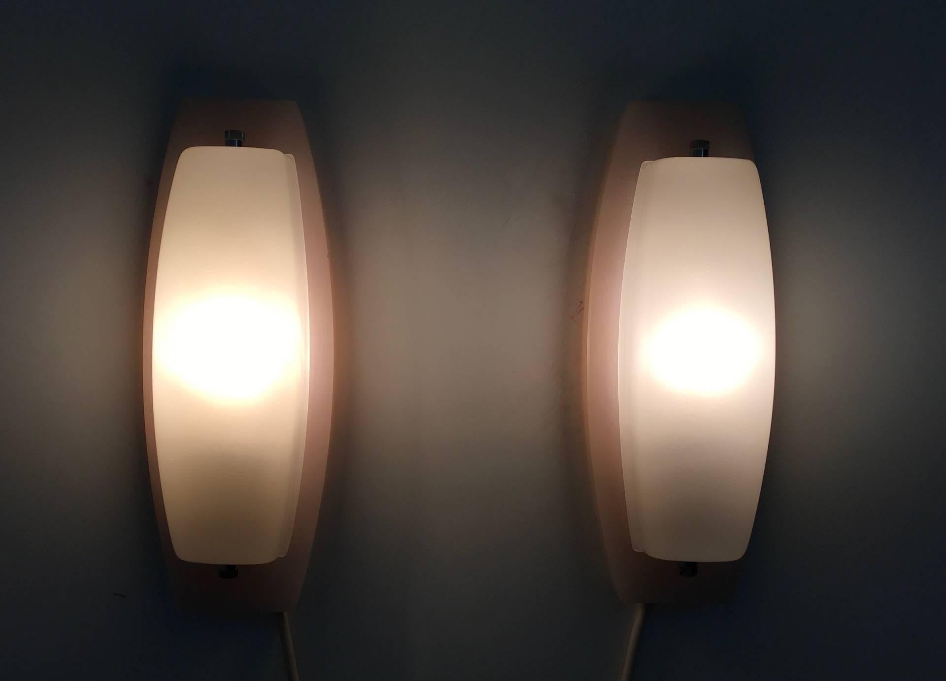 Pair of Opaline Glass Sconces with a Thick Pink Glass Structure, Italy, 1970s In Excellent Condition In Bresso, Lombardy