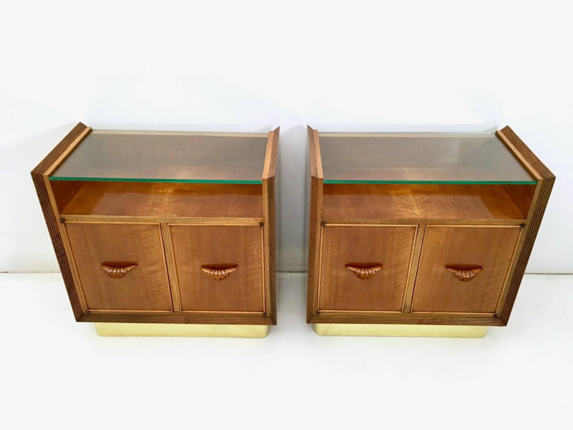 Italian Pair of Walnut Nightstands Ascribable to Borsani with a Crystal Top Italy, 1940s