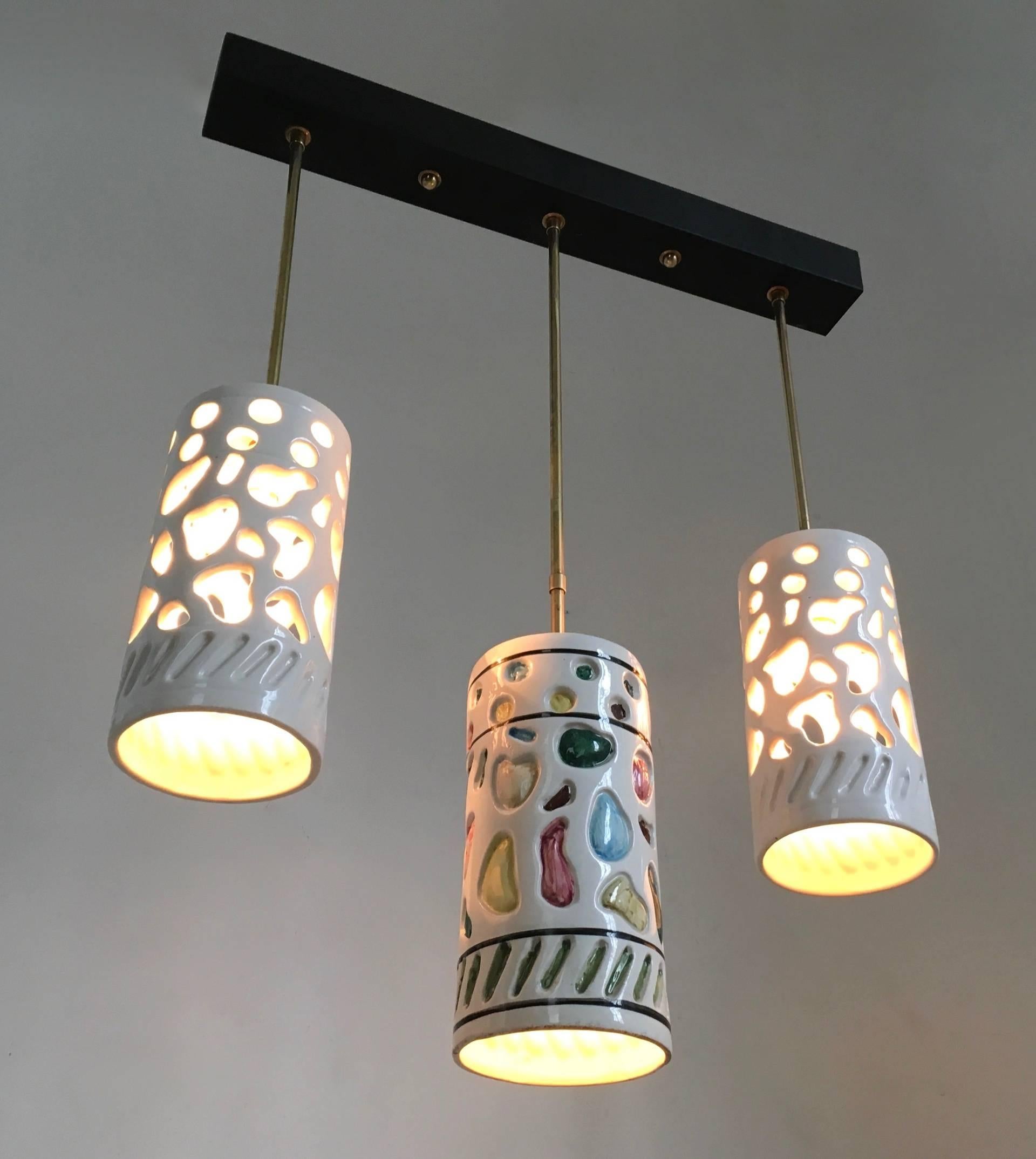 Italian Vintage Chandelier with Cylindrical Ceramic Lampshades by Ceramiche Pucci, Italy For Sale